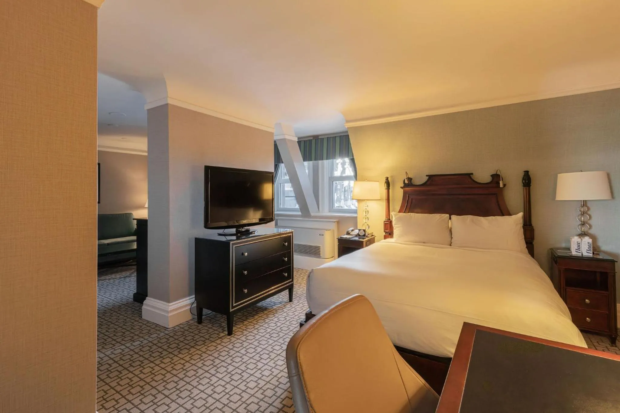 Living room, Bed in Fairmont Chateau Laurier