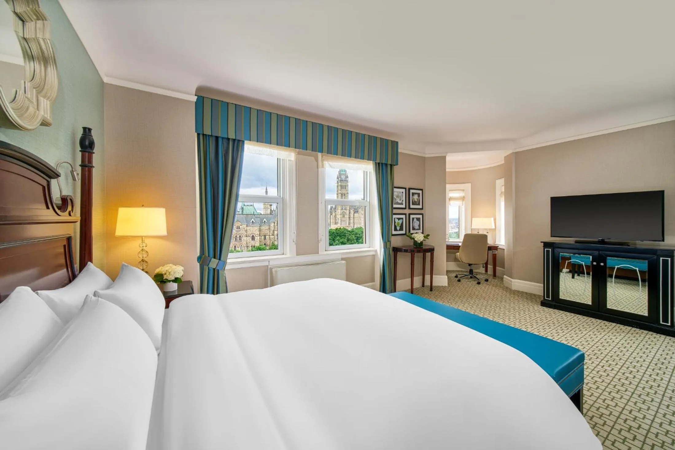 Bedroom, Bed in Fairmont Chateau Laurier