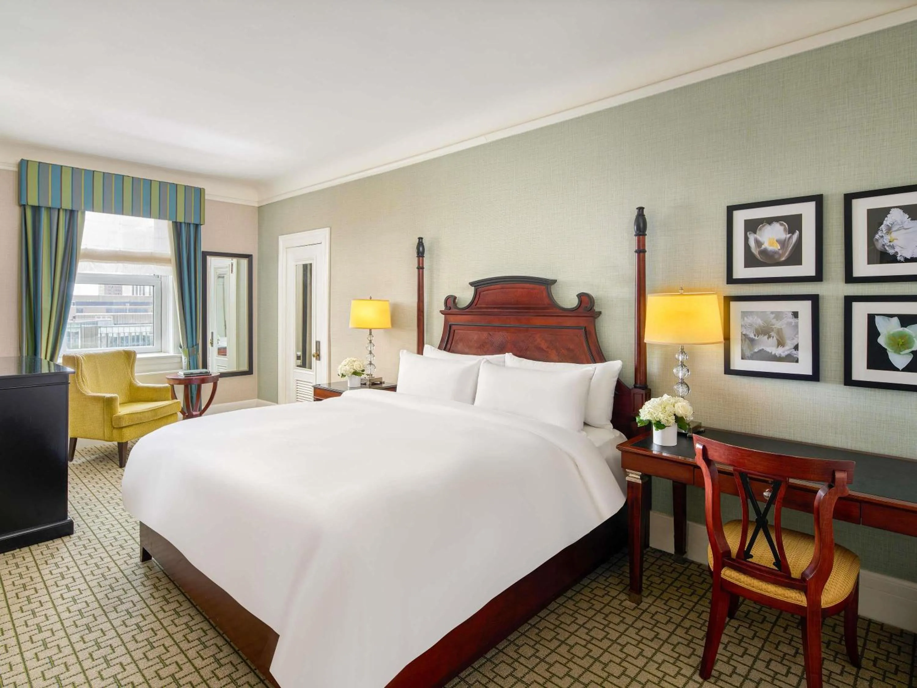 Bedroom, Bed in Fairmont Chateau Laurier