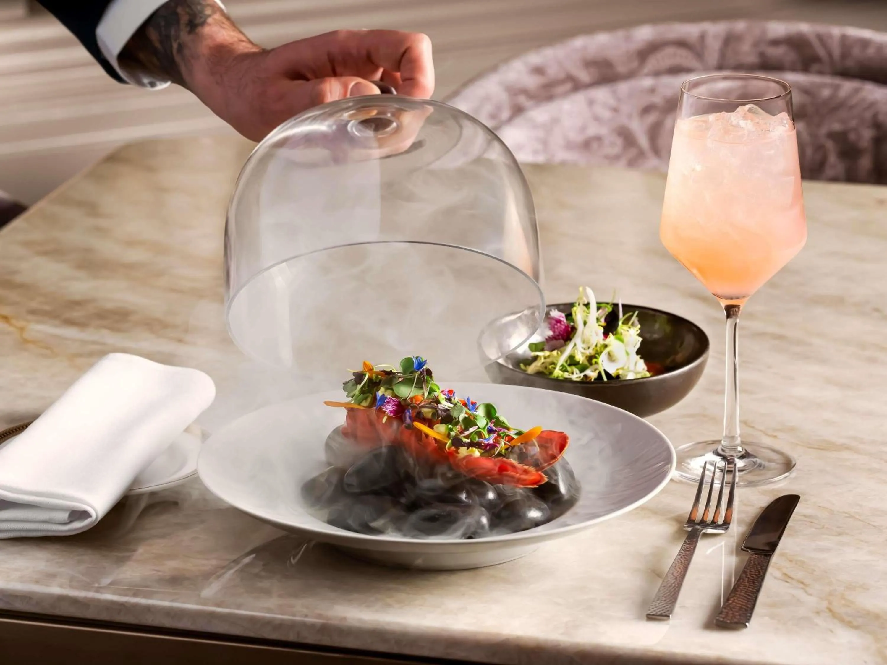 Restaurant/places to eat in Fairmont Chateau Laurier