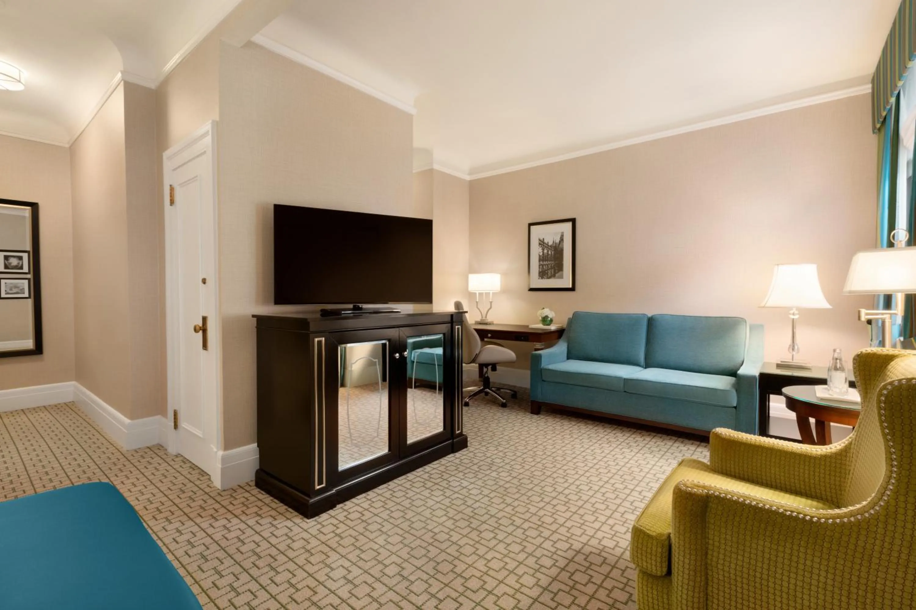 TV and multimedia in Fairmont Chateau Laurier