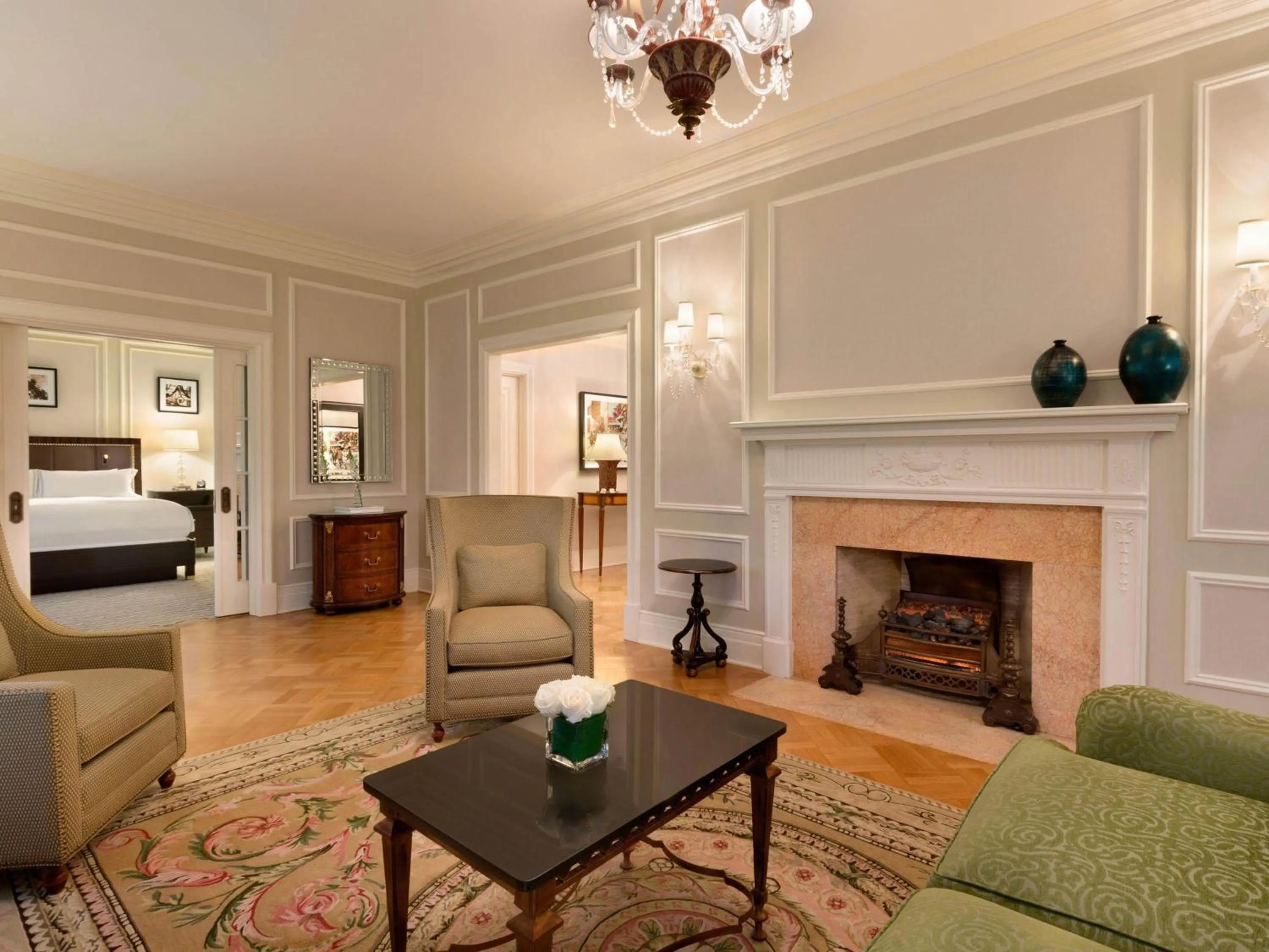 Photo of the whole room, Bed in Fairmont Chateau Laurier