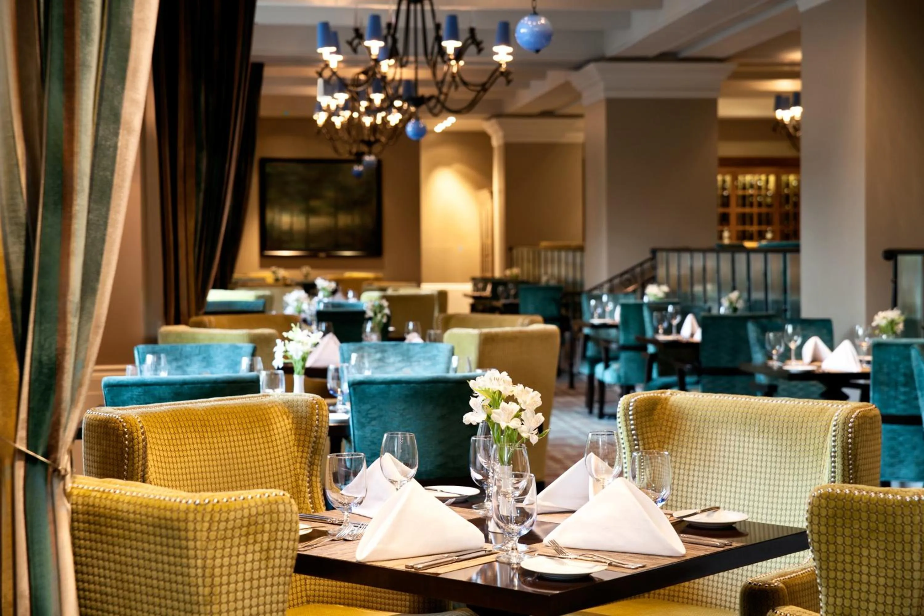 Restaurant/places to eat in Fairmont Chateau Laurier