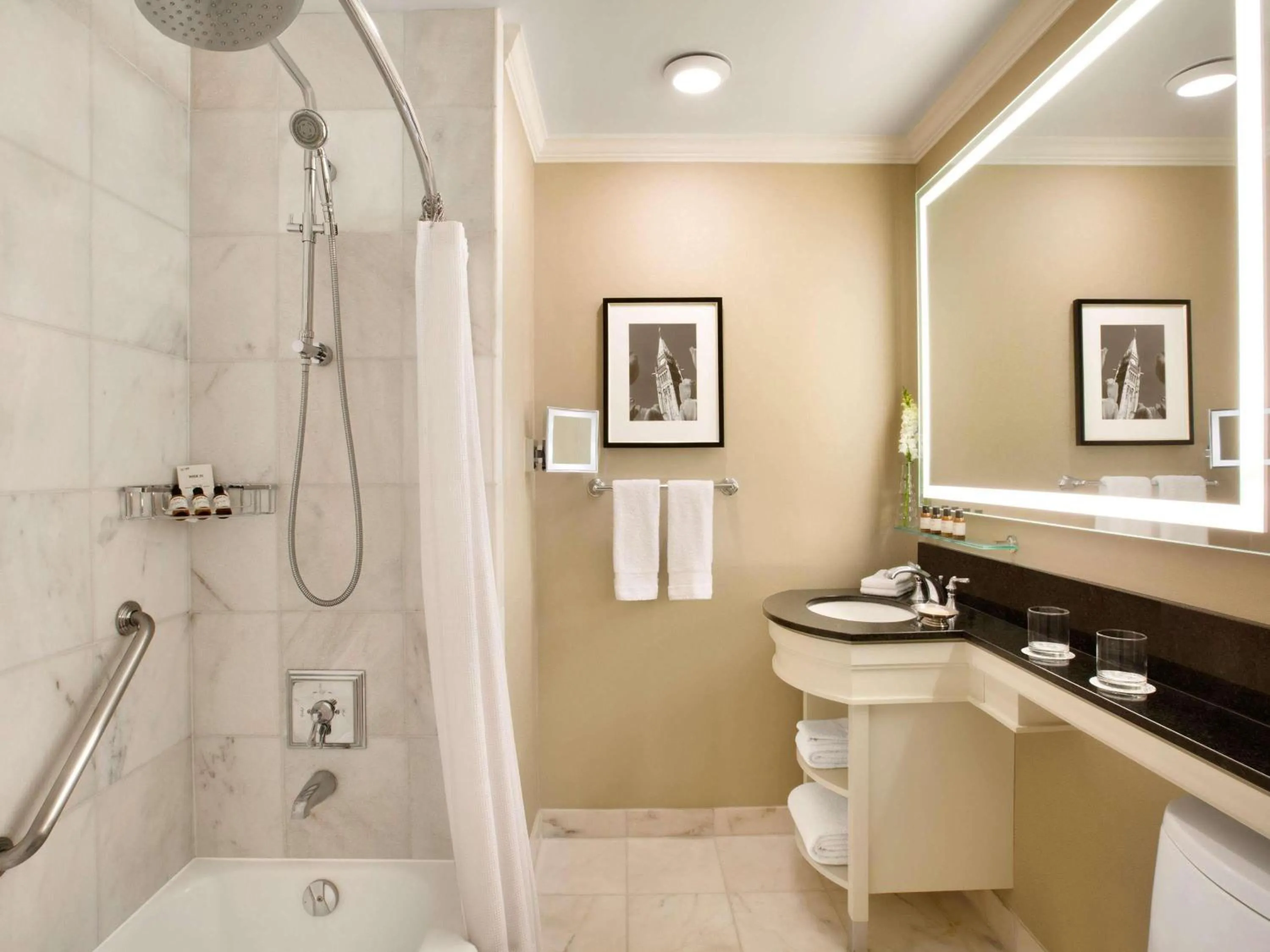 Bedroom in Fairmont Chateau Laurier