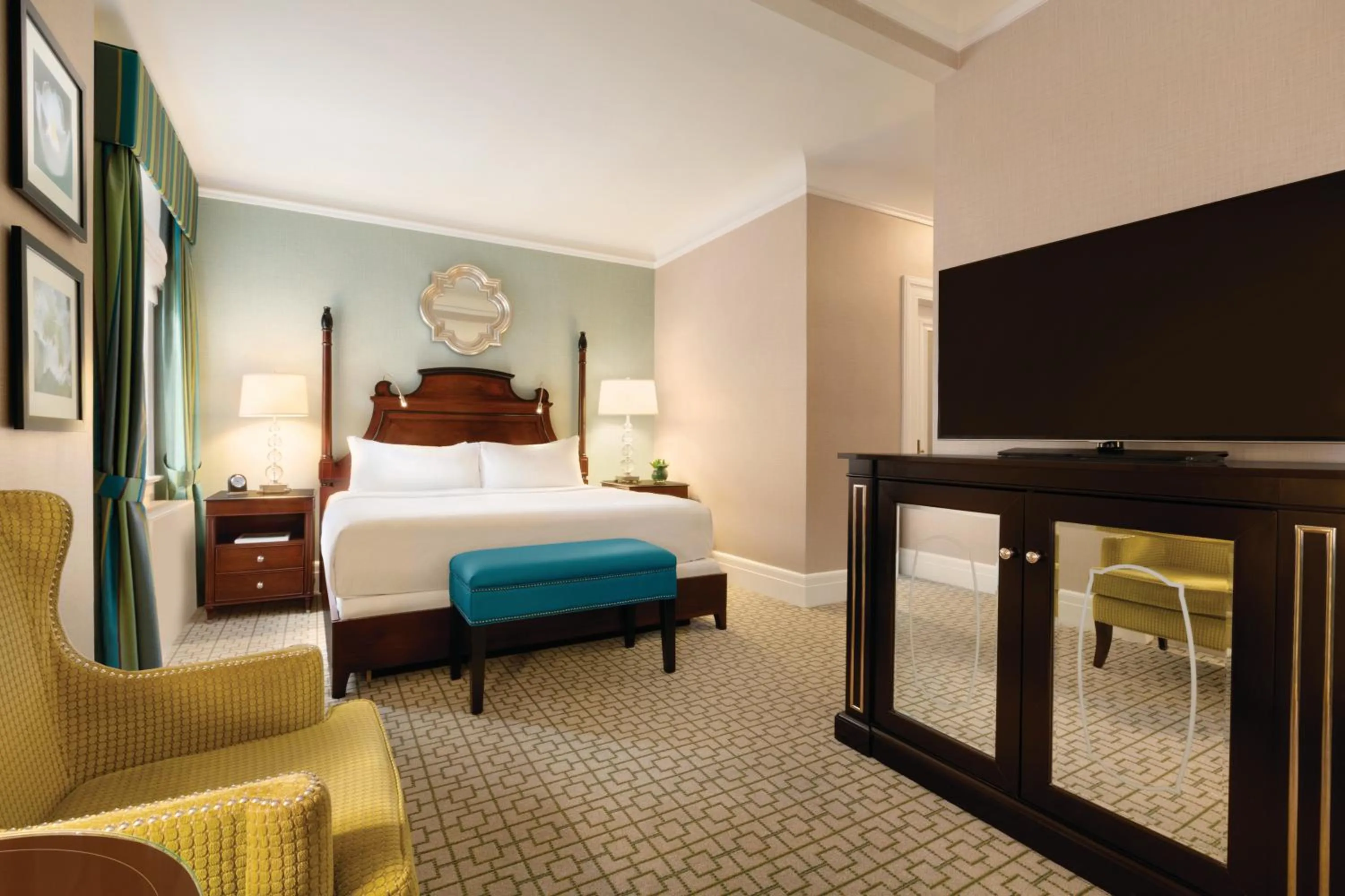 Bedroom, Bed in Fairmont Chateau Laurier