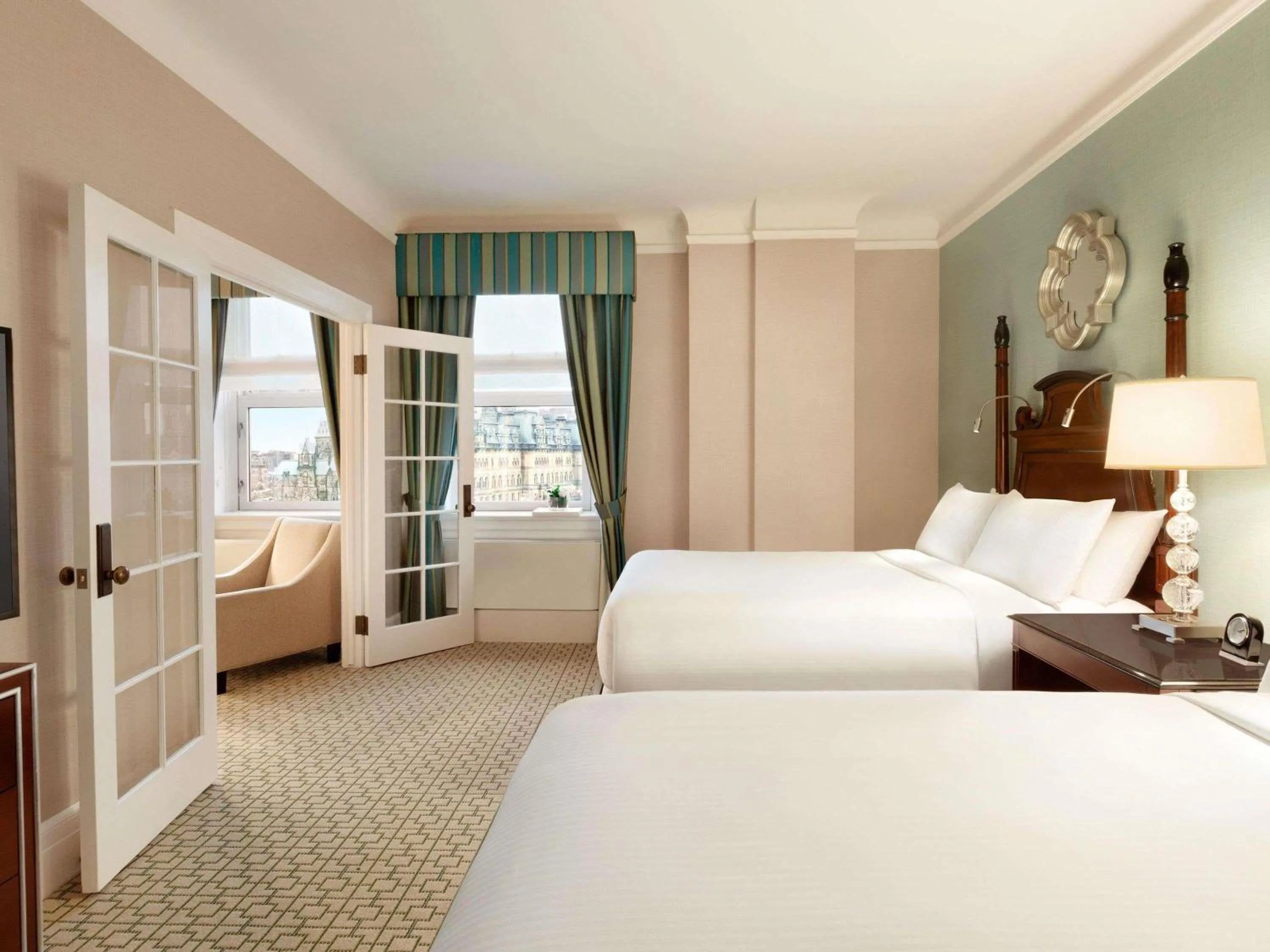 Photo of the whole room, Bed in Fairmont Chateau Laurier