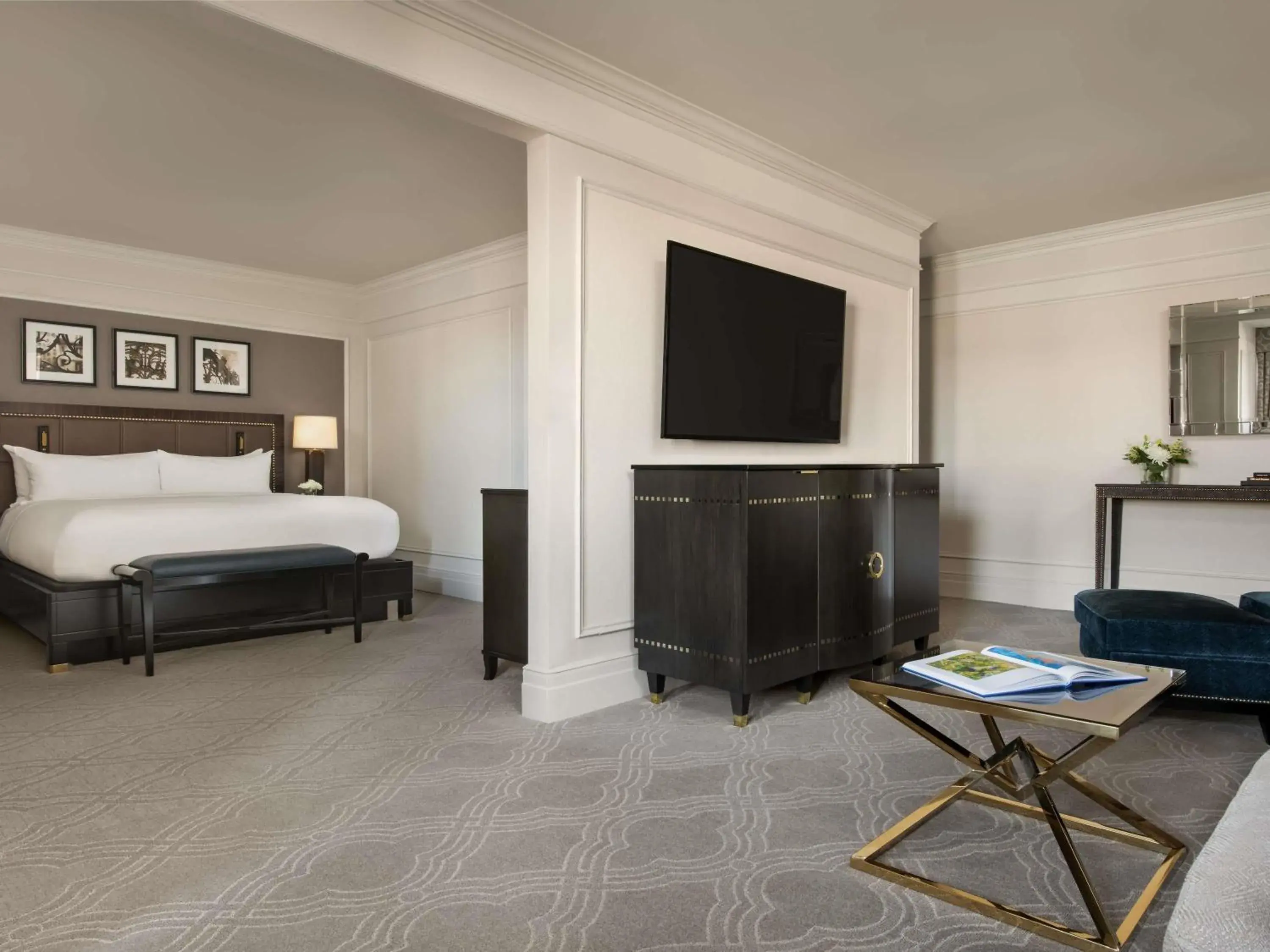 Junior Suite in Fairmont Chateau Laurier Junior Suite in Fairmont Chateau Laurier