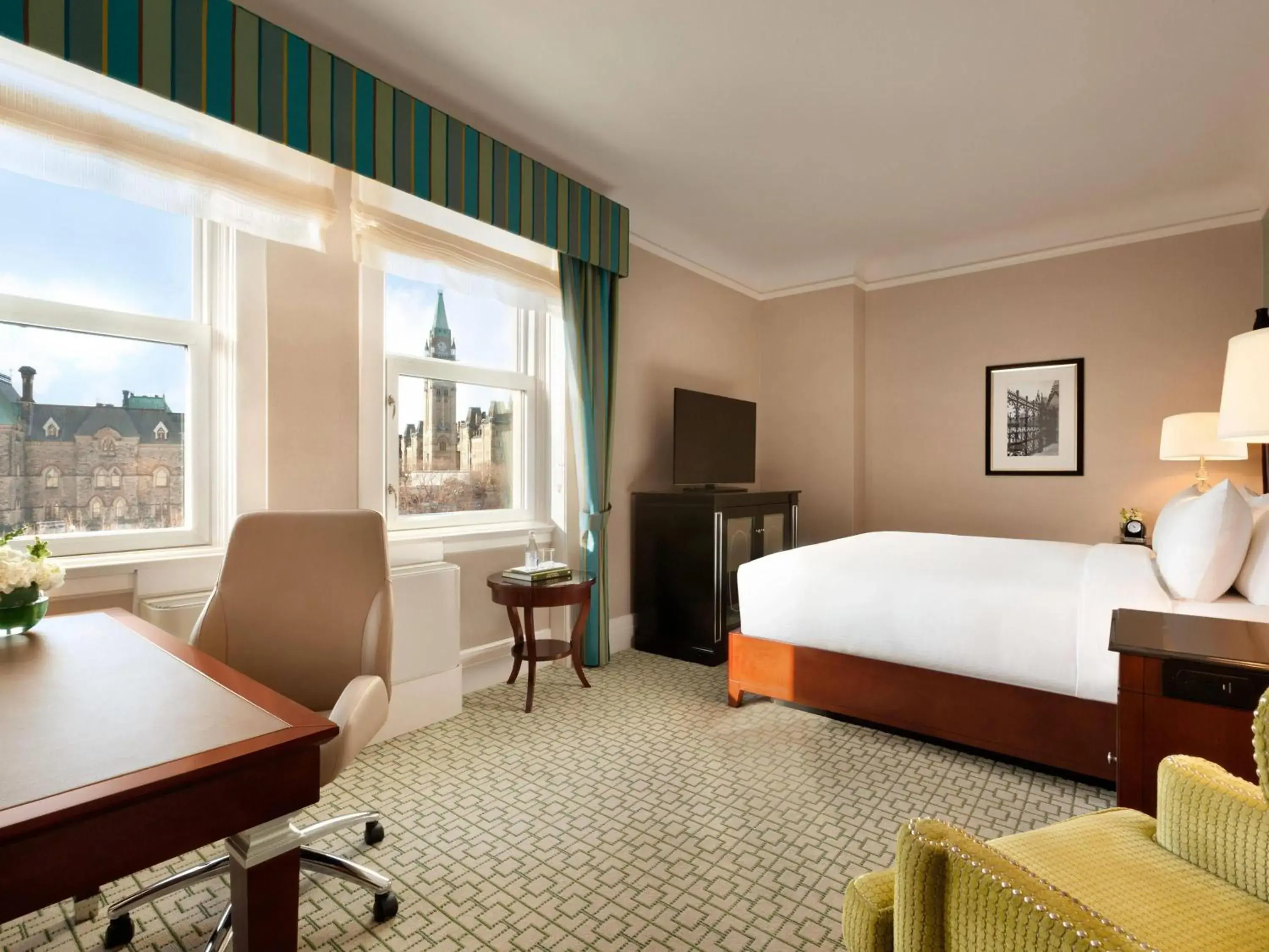 King Room with View in Fairmont Chateau Laurier King Room with View in Fairmont Chateau Laurier