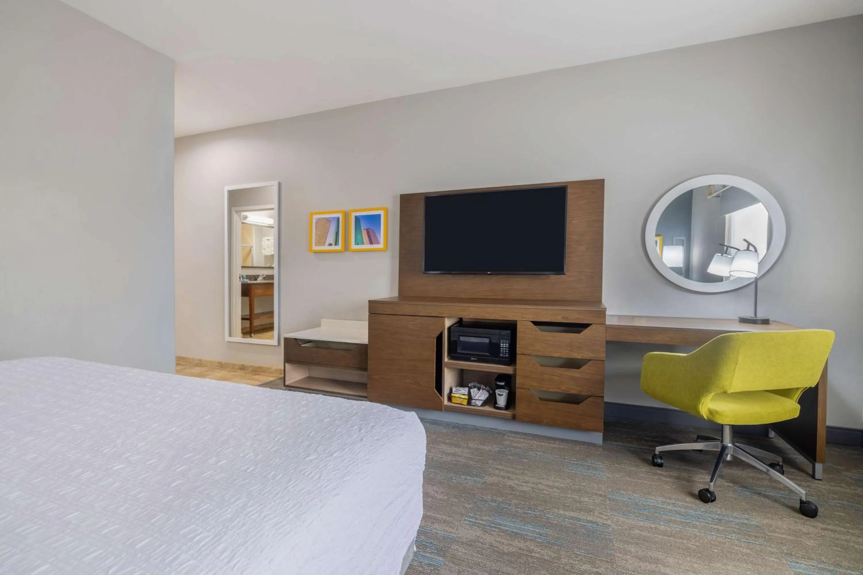 Bed in Hampton Inn & Suites Brenham