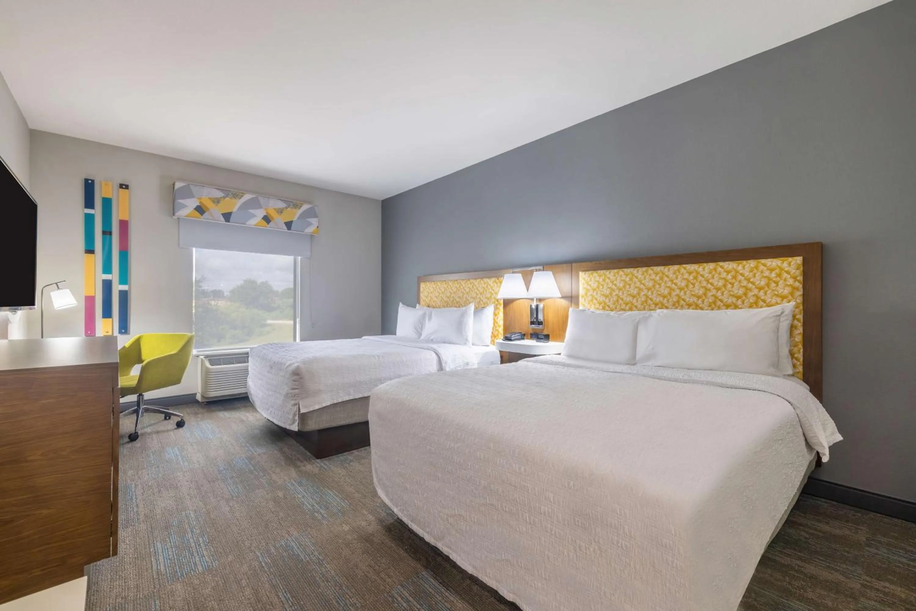 Bed in Hampton Inn & Suites Brenham