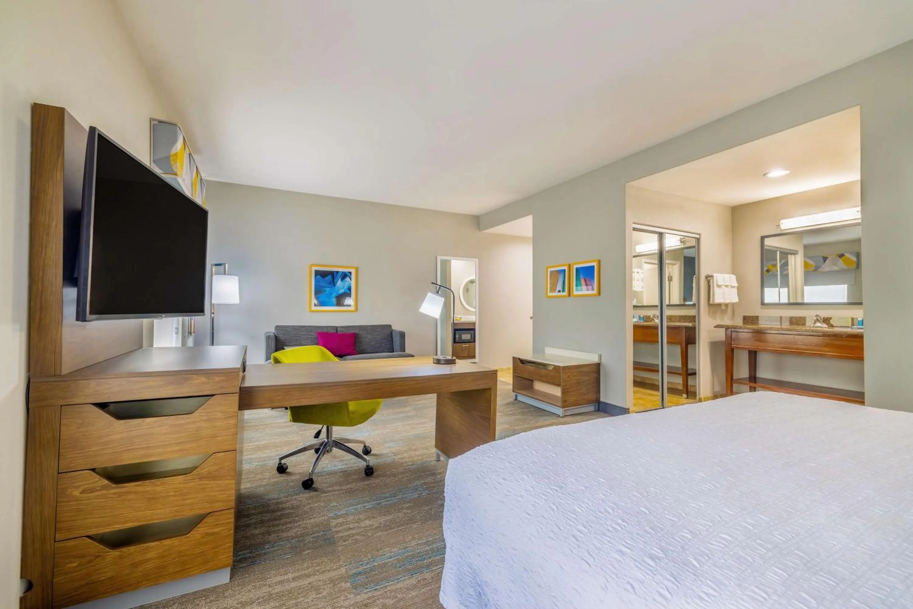 Bedroom, Bed in Hampton Inn & Suites Brenham