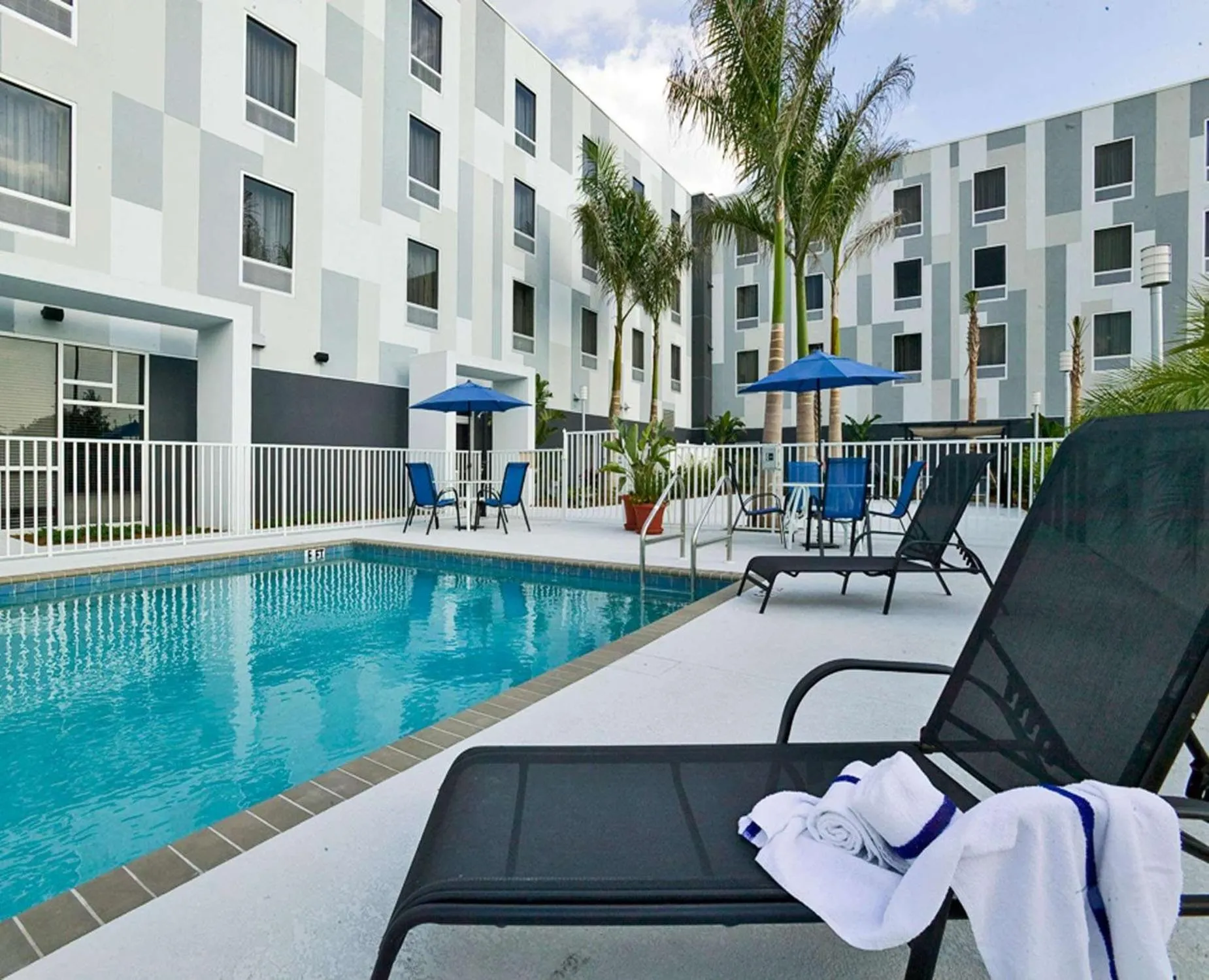 Pool view in Hampton Inn & Suites Sarasota / Bradenton - Airport