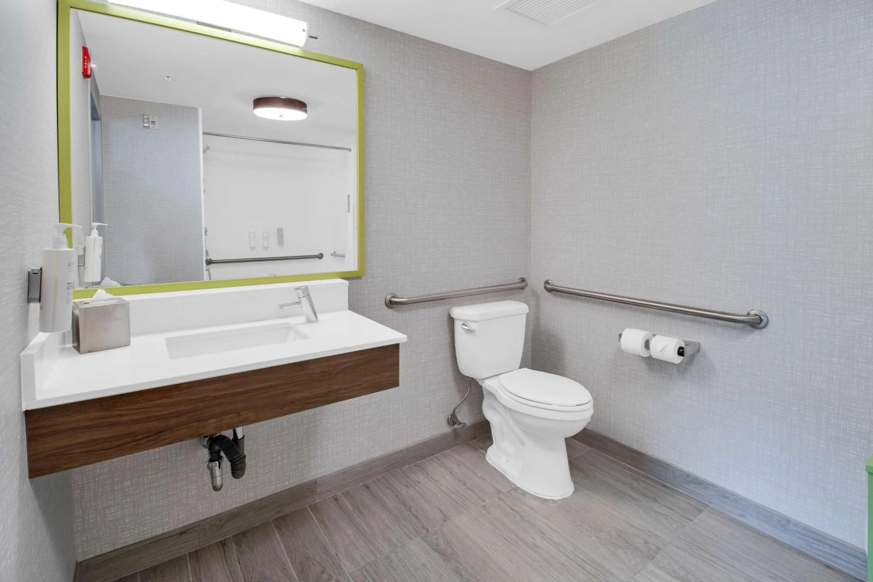 Bathroom in Hampton Inn & Suites Sarasota / Bradenton - Airport