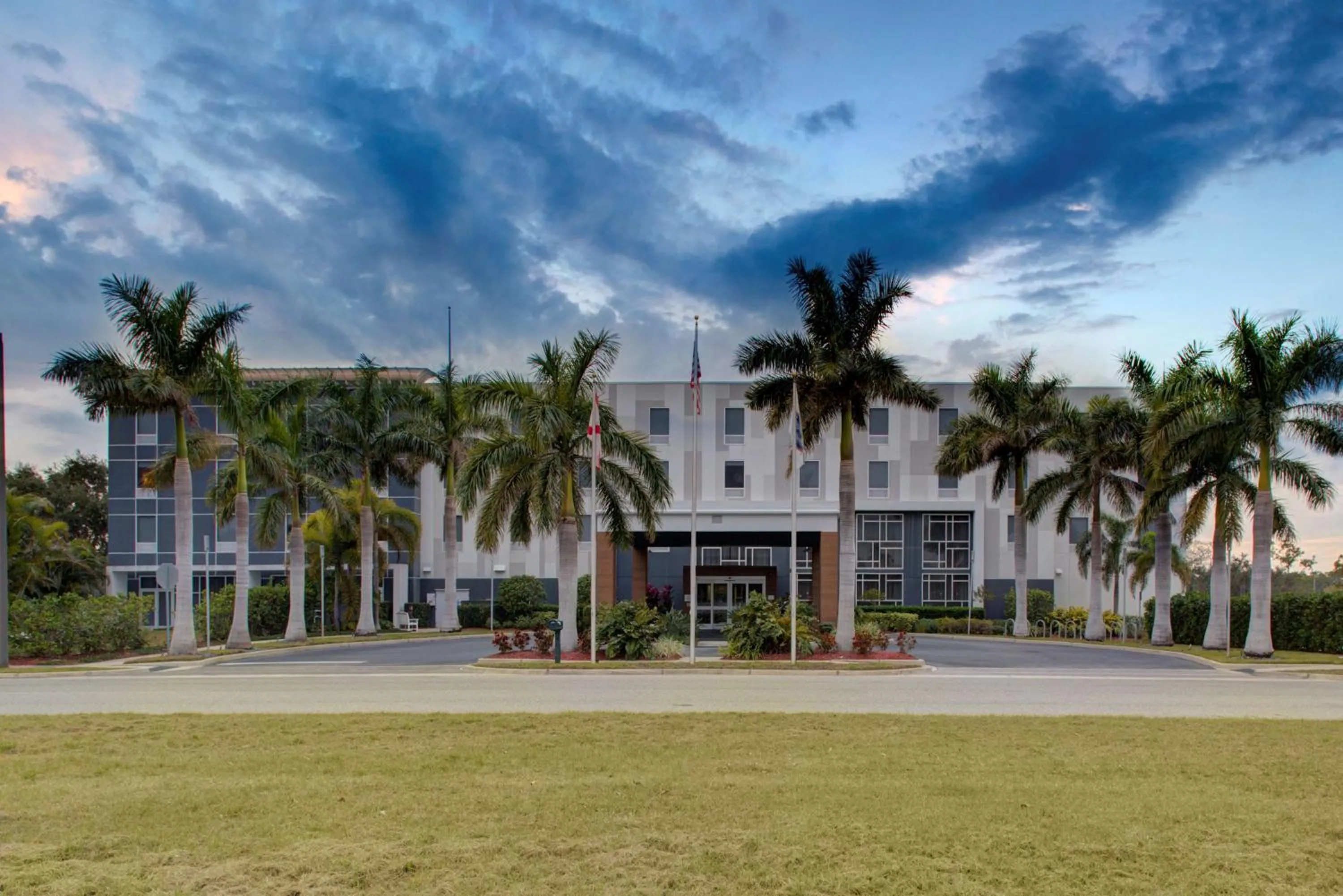 Property building in Hampton Inn & Suites Sarasota / Bradenton - Airport