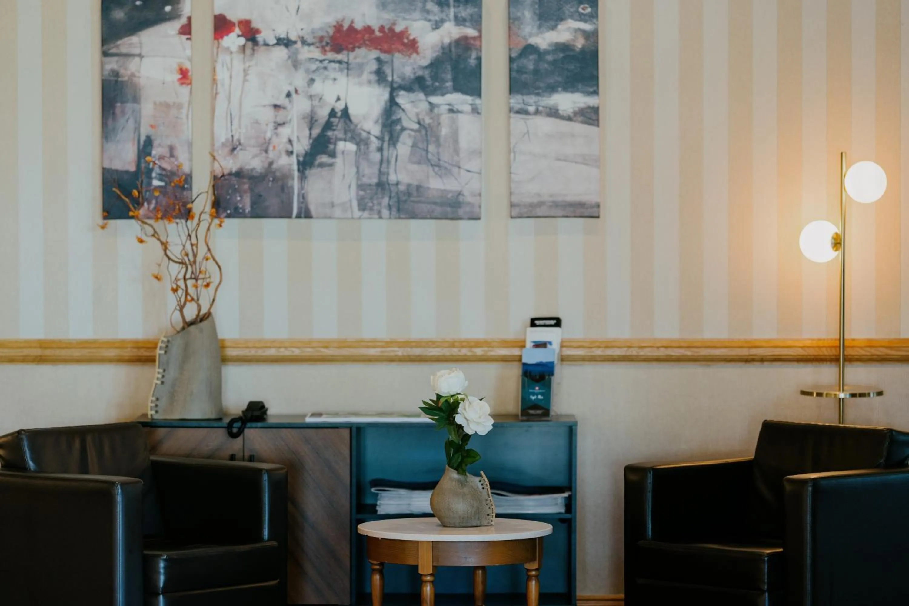 Lobby or reception in Hôtels Gouverneur Sept-Îles