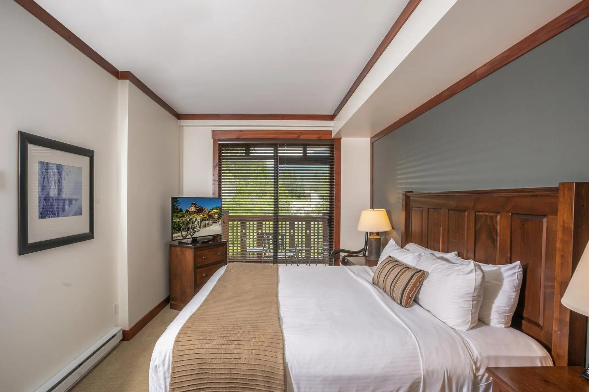 Photo of the whole room, Bed in First Tracks Lodge, by Lodging Ovations