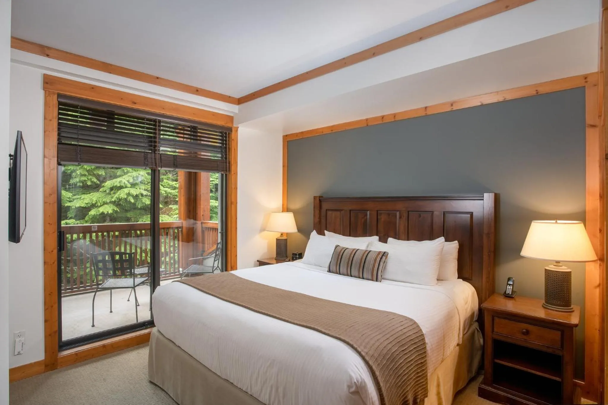 Photo of the whole room, Bed in First Tracks Lodge, by Lodging Ovations