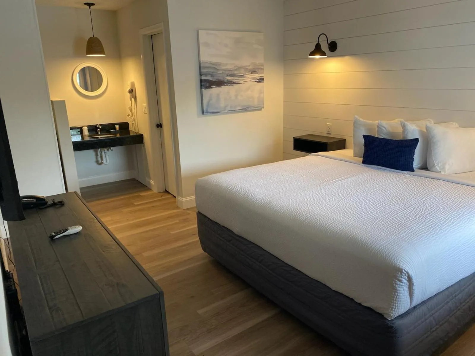 Photo of the whole room, Bed in The ShoreHouse