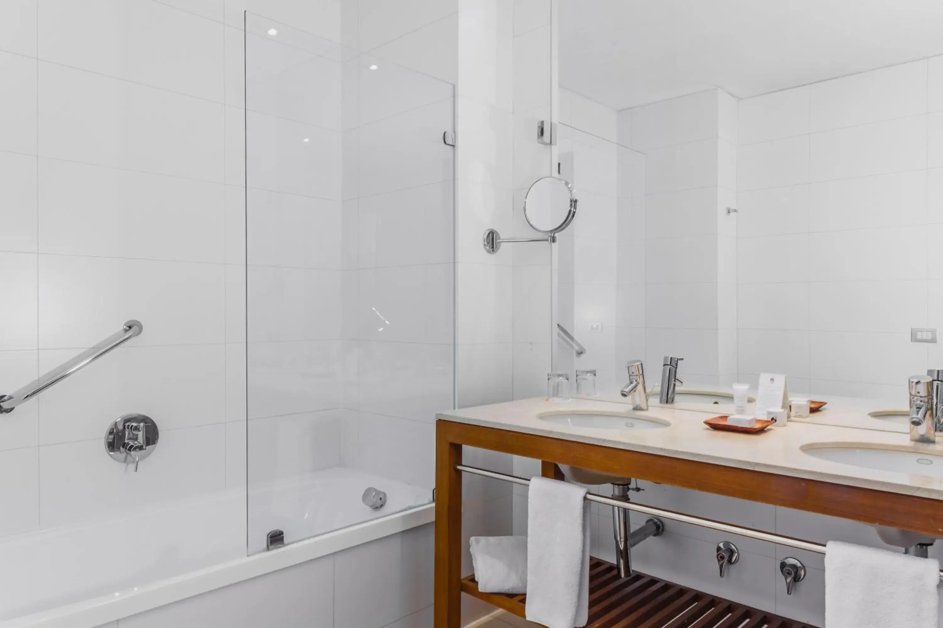 Standard Twin Room in Enjoy Puerto Varas Standard Twin Room in Enjoy Puerto Varas