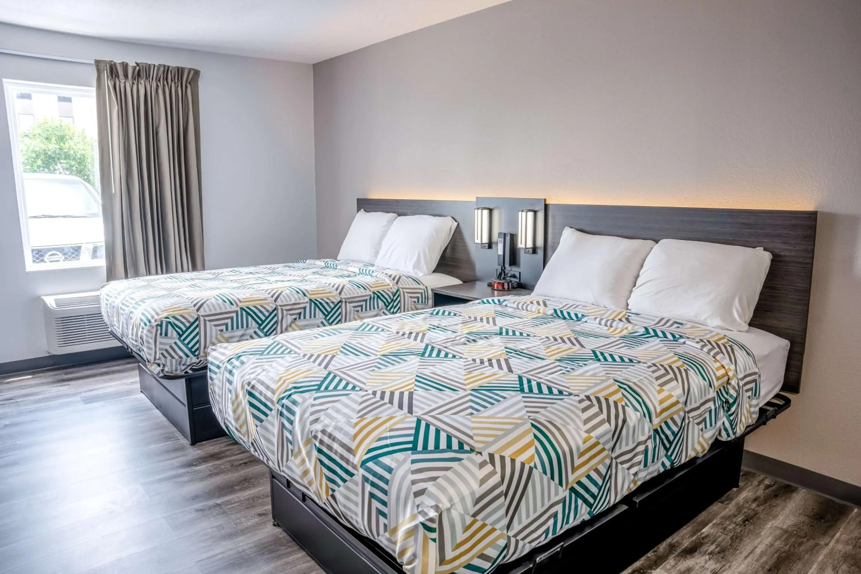 Photo of the whole room, Bed in Studio 6 Claremore OK