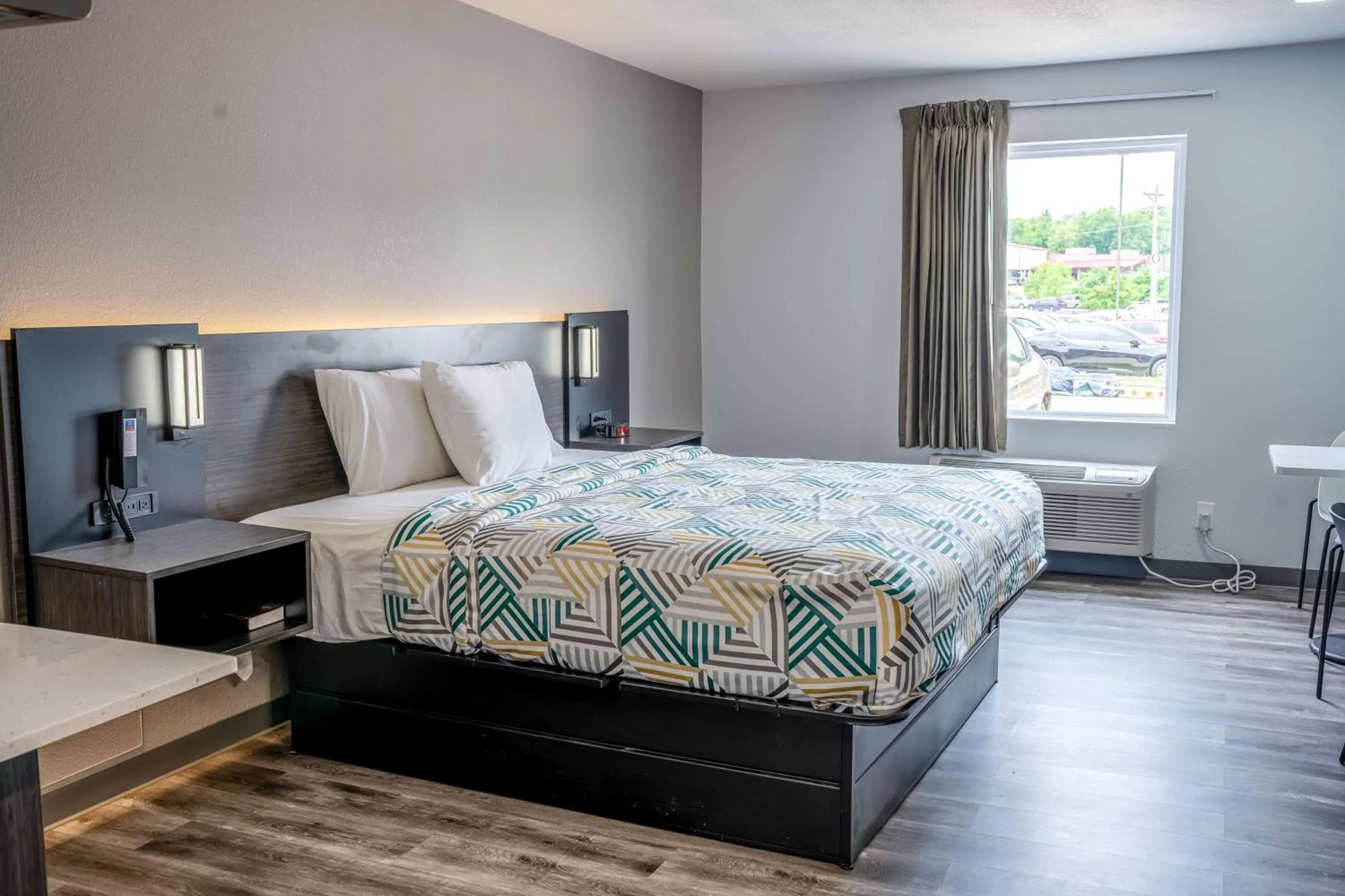 Photo of the whole room, Bed in Studio 6 Claremore OK