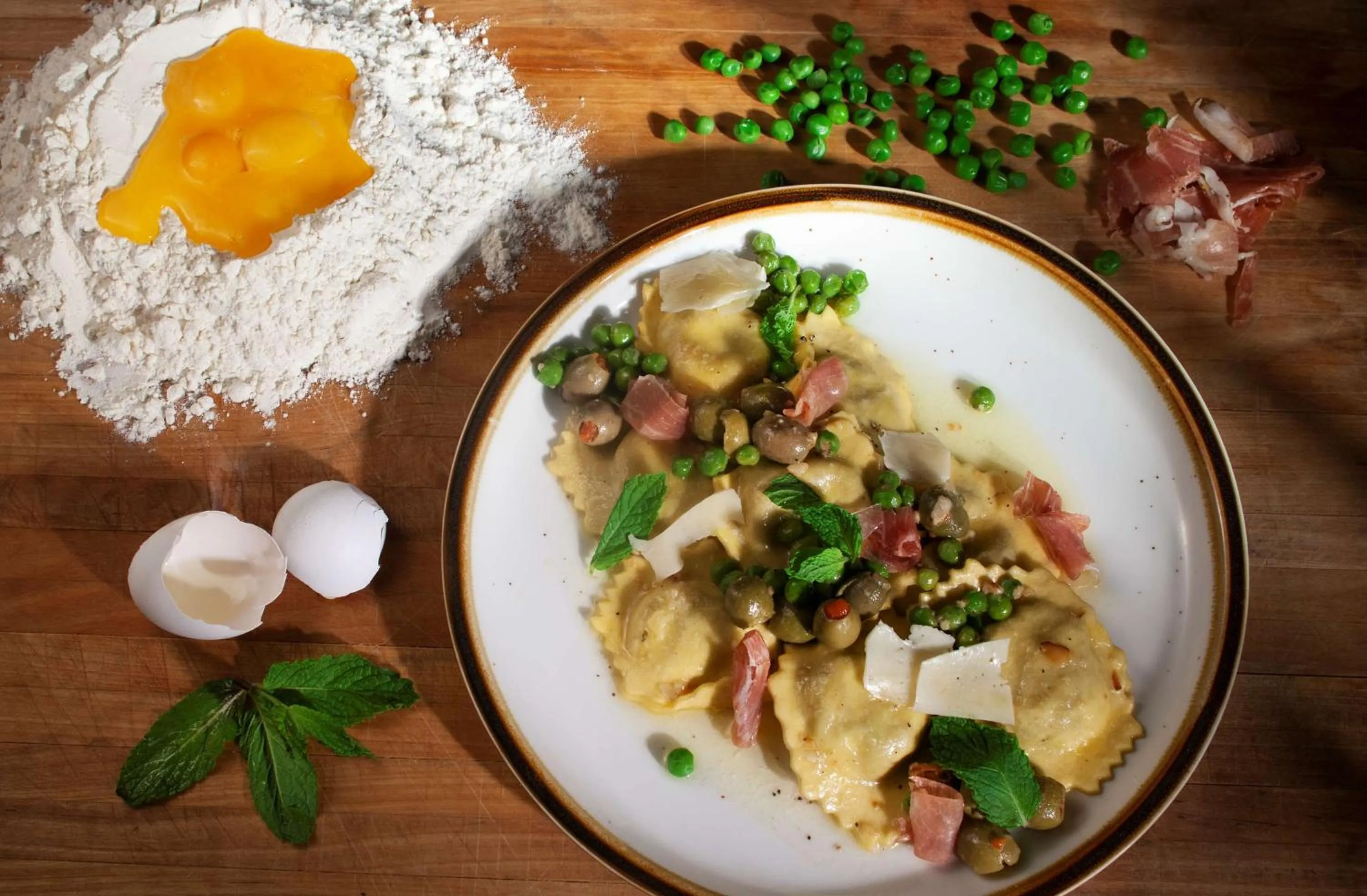 Dining area in DoubleTree by Hilton El Paso Downtown