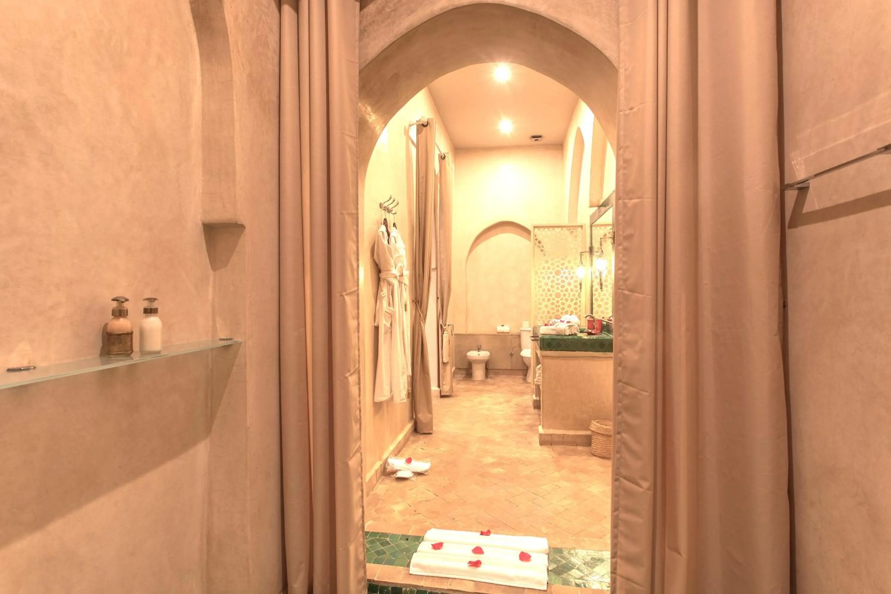 Shower in Le Medina Privilège Riad & Spa