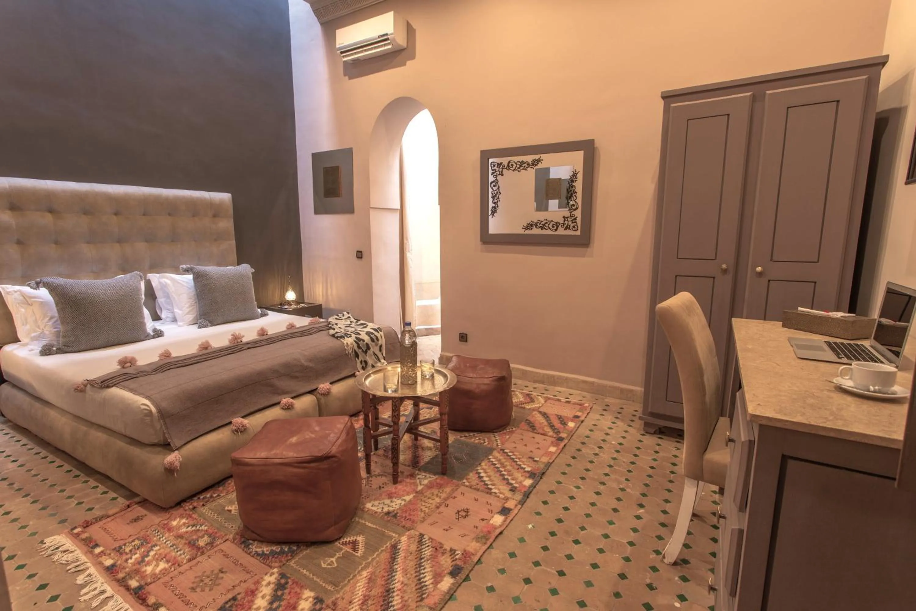 Bed in Le Medina Privilège Riad & Spa