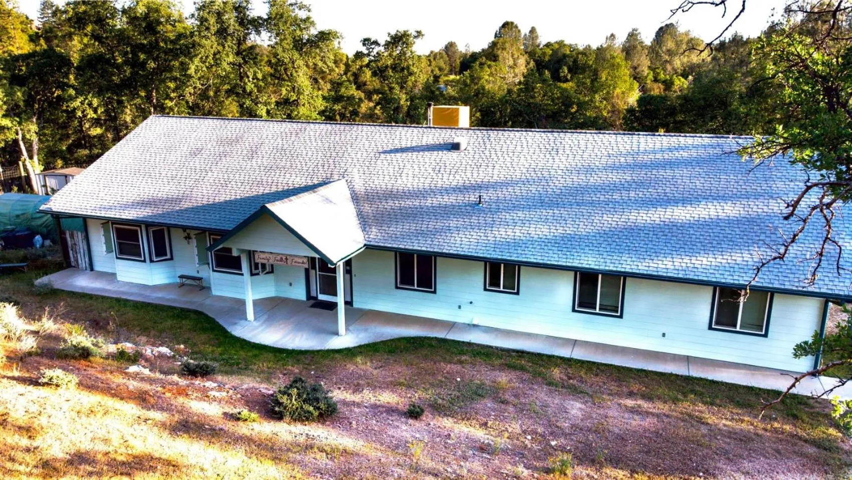 Property building in Engvadonia Yosemite B and B