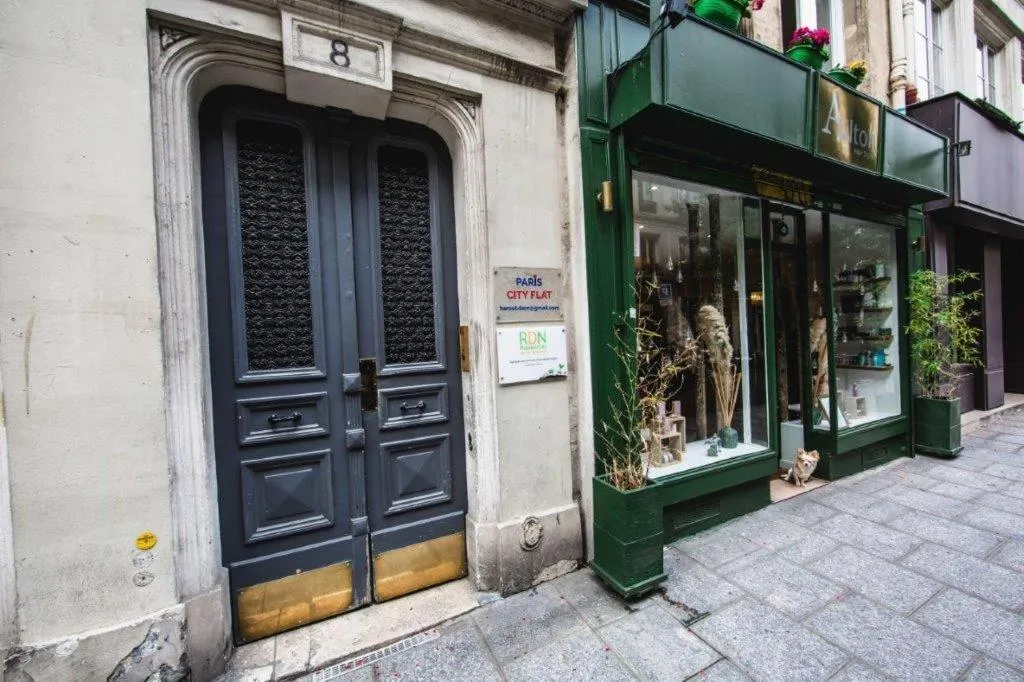 Property building in Paris City Flat App entier N106 F3