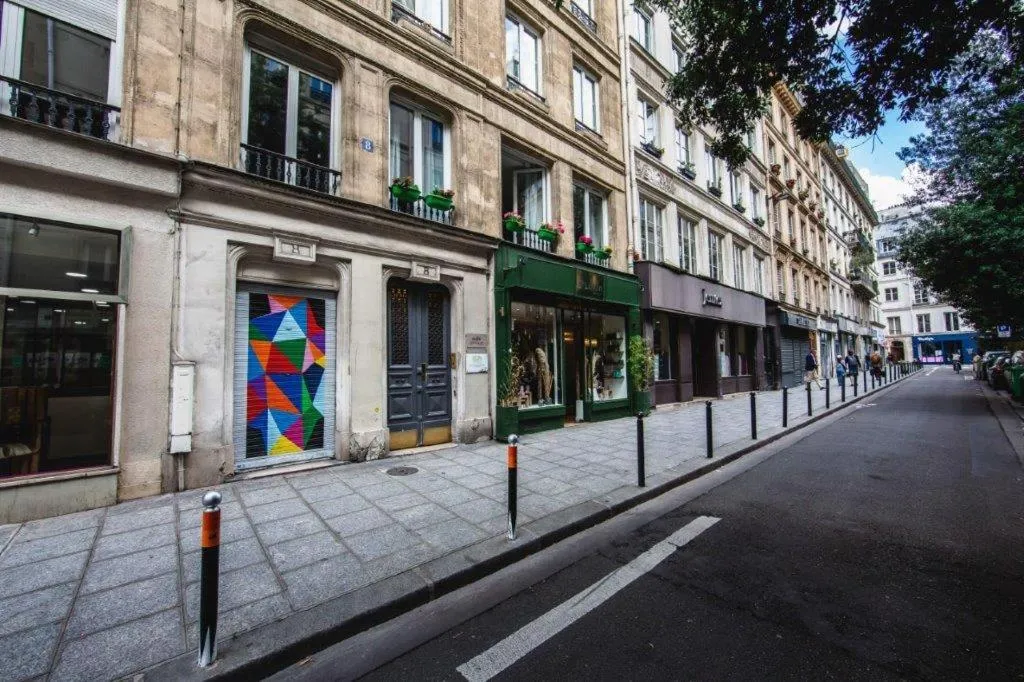 Property building in Paris City Flat App entier N106 F3