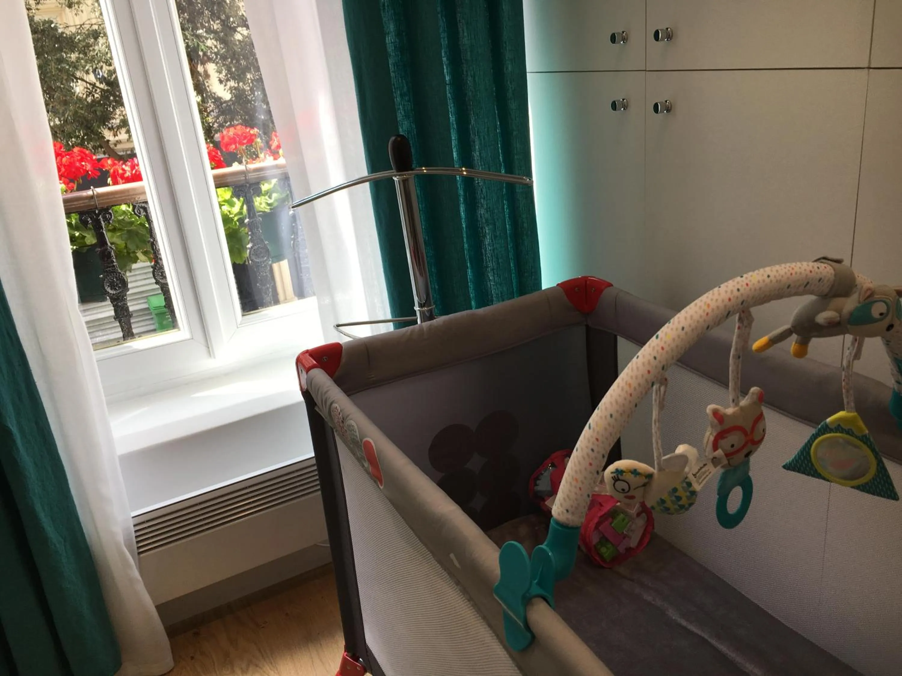 cot in Paris City Flat App entier N106 F3