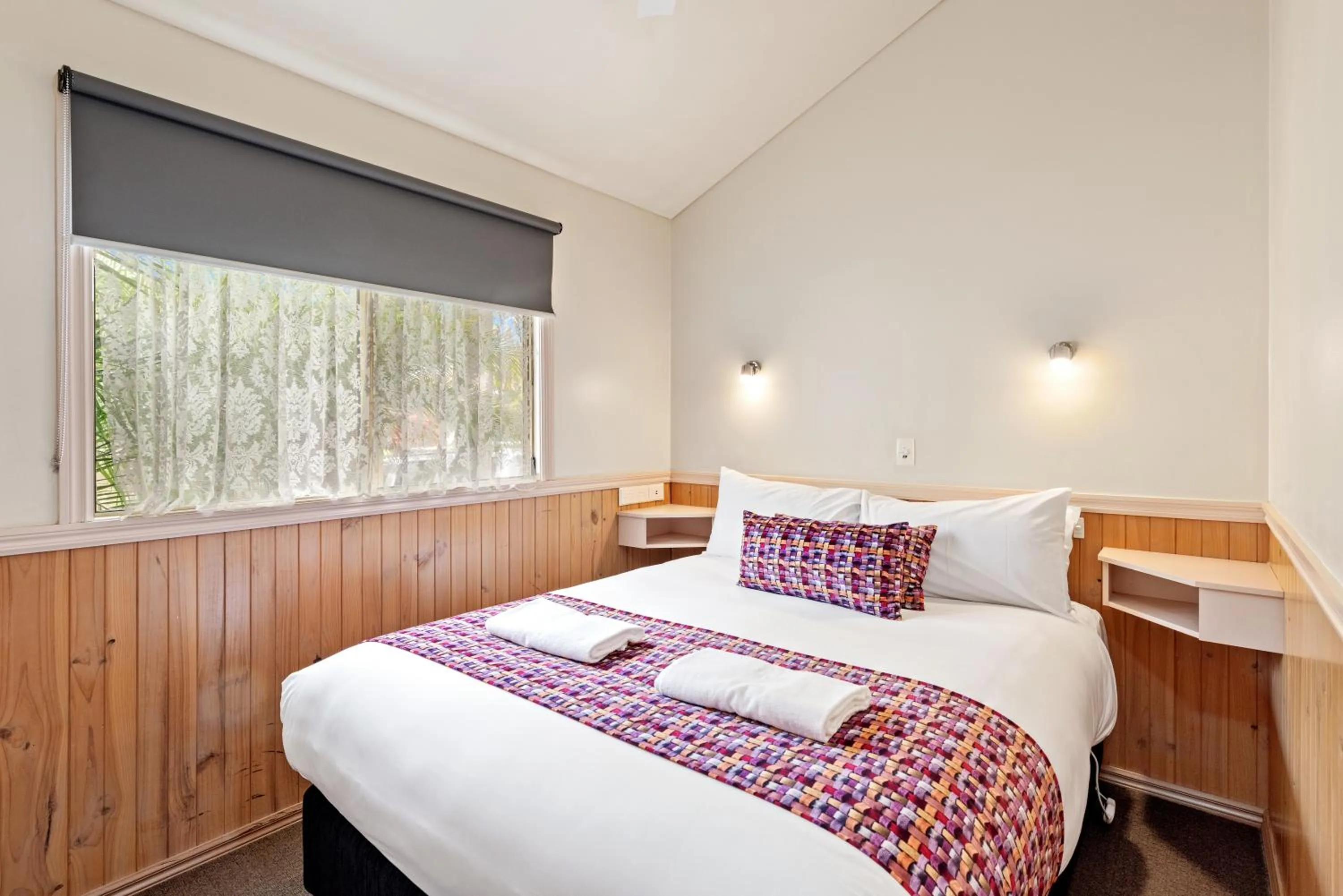Bedroom, Bed in Discovery Parks - Lake Hume, Victoria