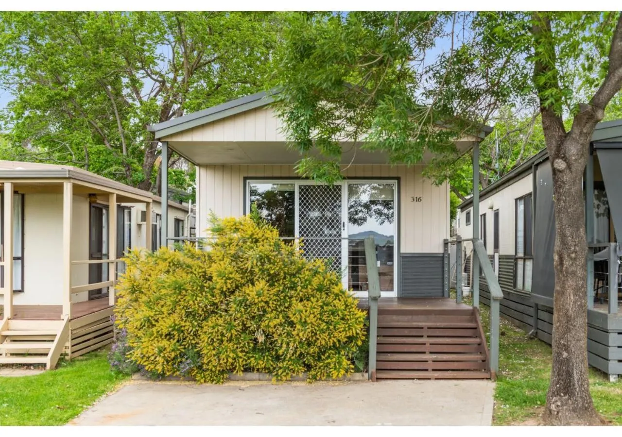Photo of the whole room in Discovery Parks - Lake Hume, Victoria