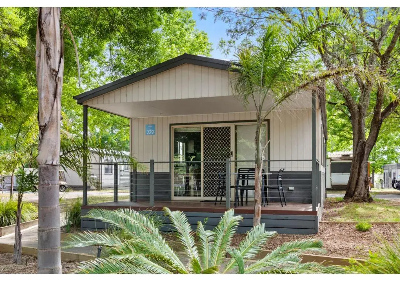 Deluxe Cabin - Sleeps 6 in Discovery Parks - Lake Hume, Victoria Deluxe Cabin - Sleeps 6 in Discovery Parks - Lake Hume, Victoria