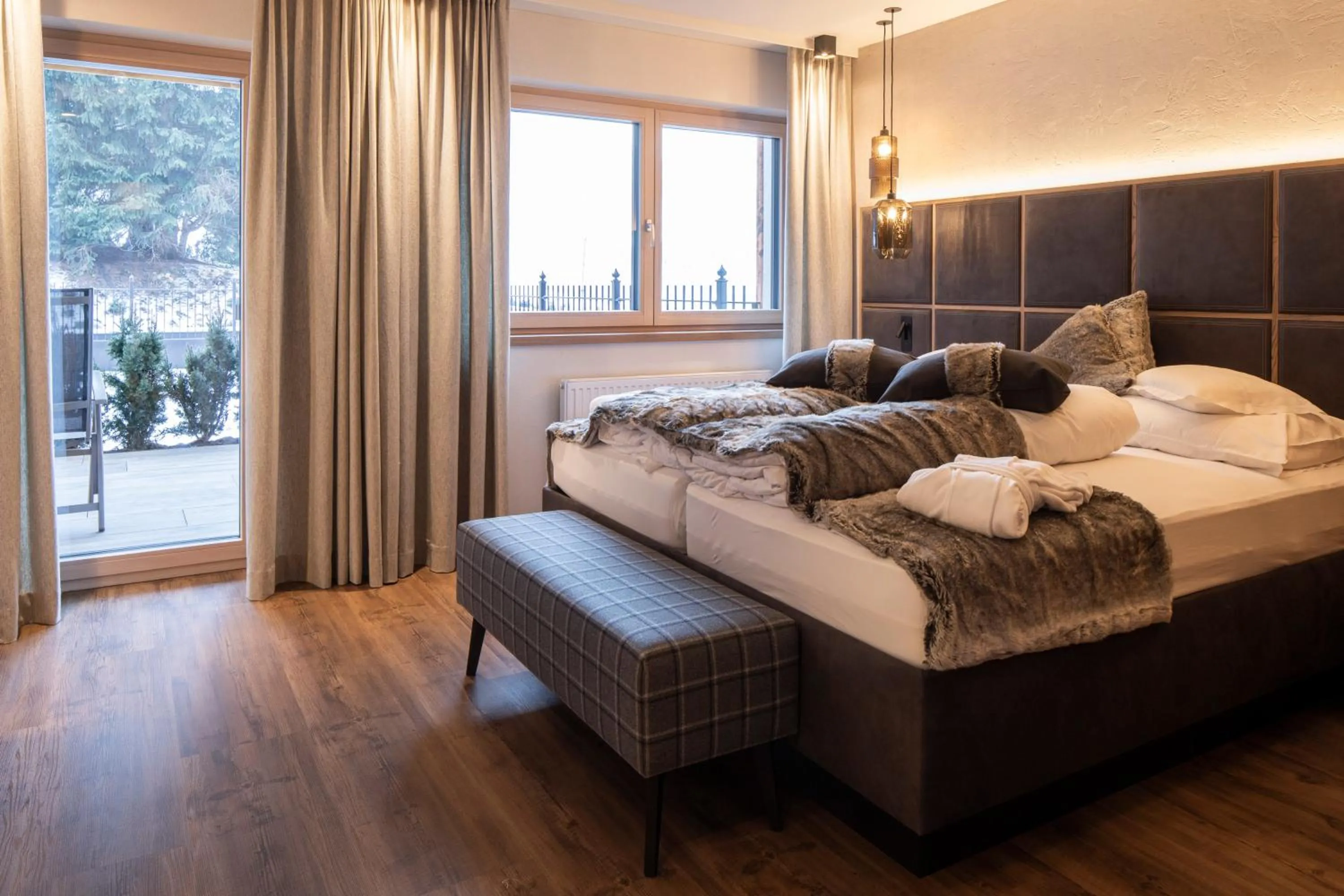 Photo of the whole room, Bed in Superior Hotel Post Ischgl