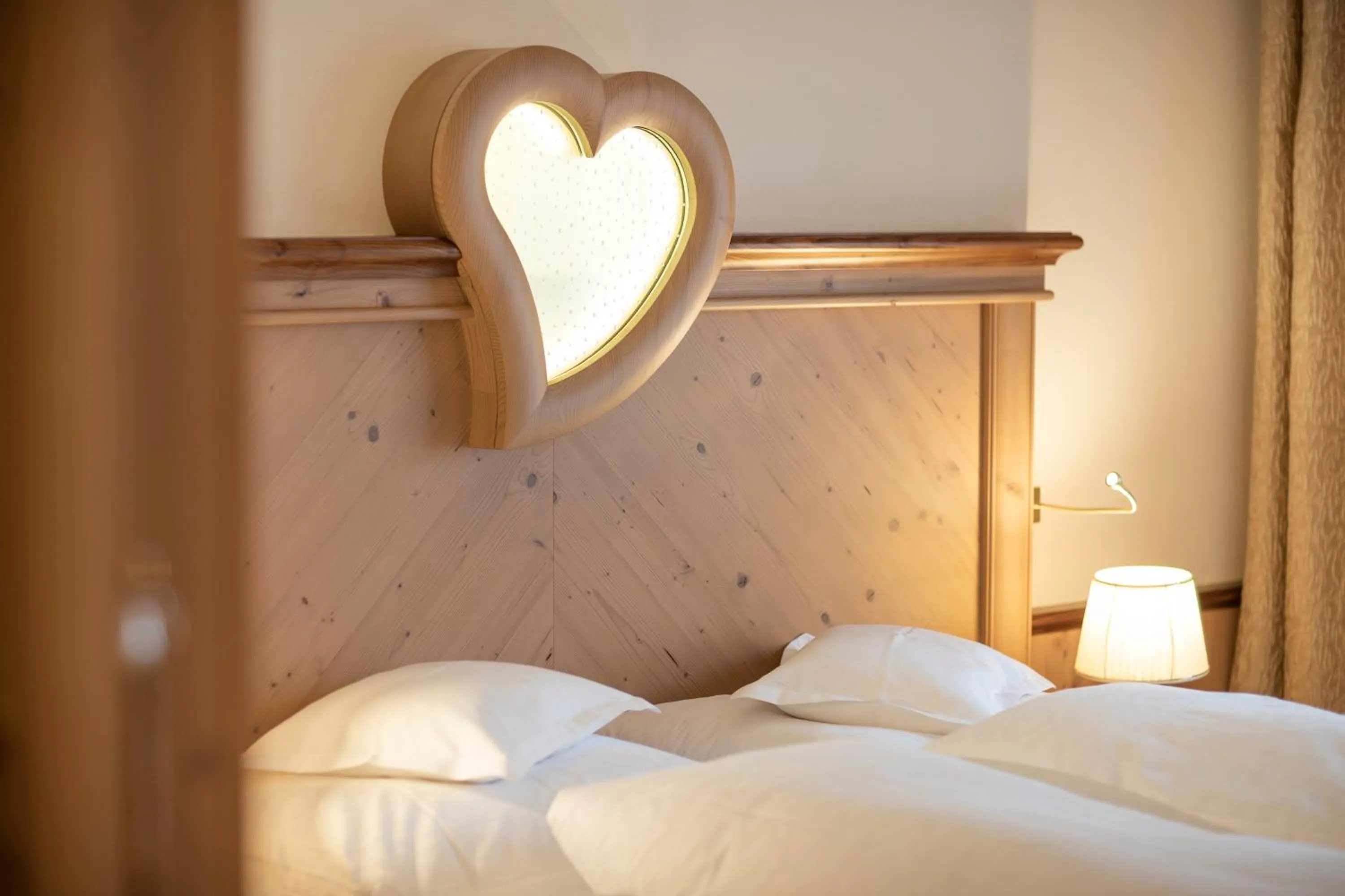 Photo of the whole room, Bed in Superior Hotel Post Ischgl