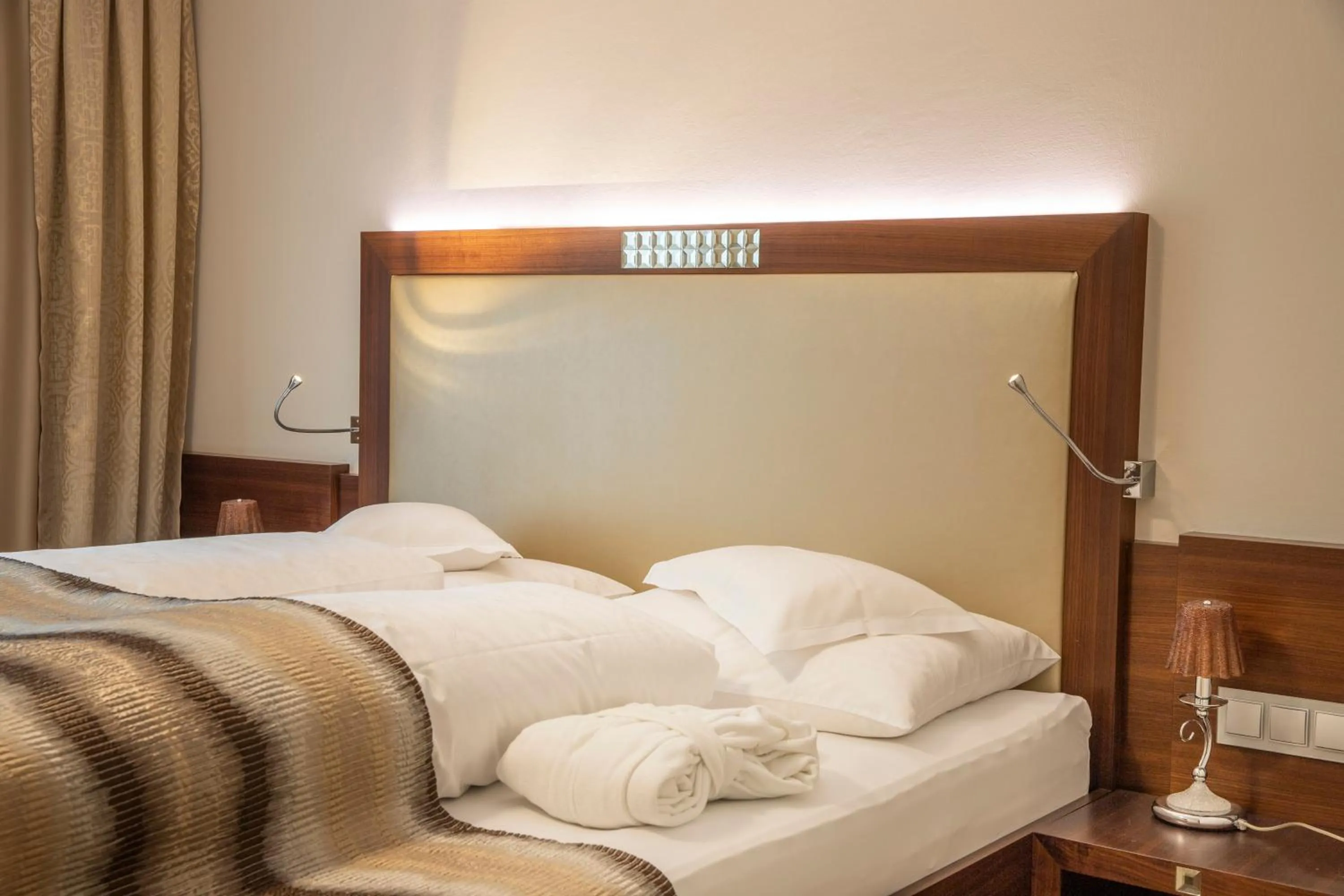 Photo of the whole room, Bed in Superior Hotel Post Ischgl