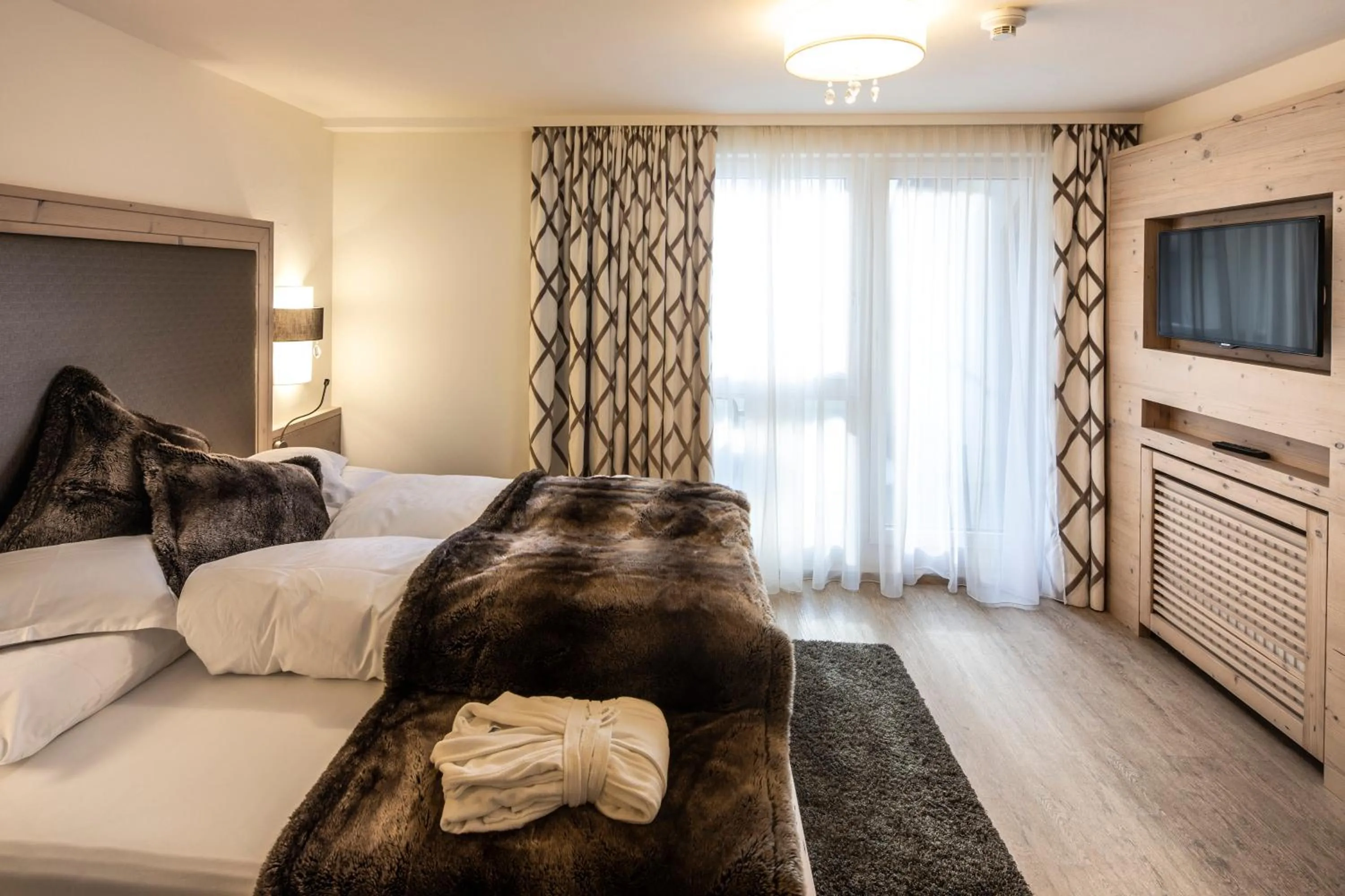 Bedroom, Bed in Superior Hotel Post Ischgl