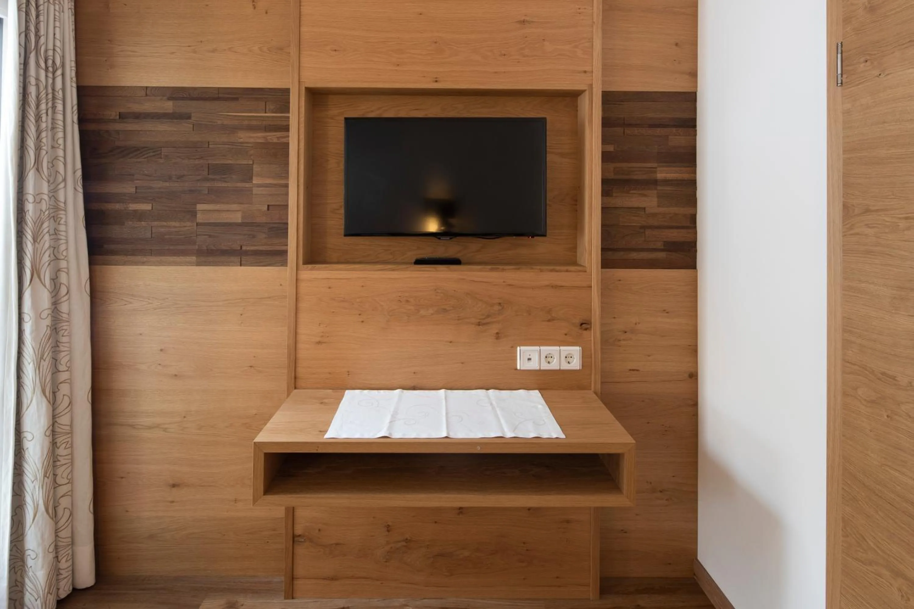 TV and multimedia in Superior Hotel Post Ischgl