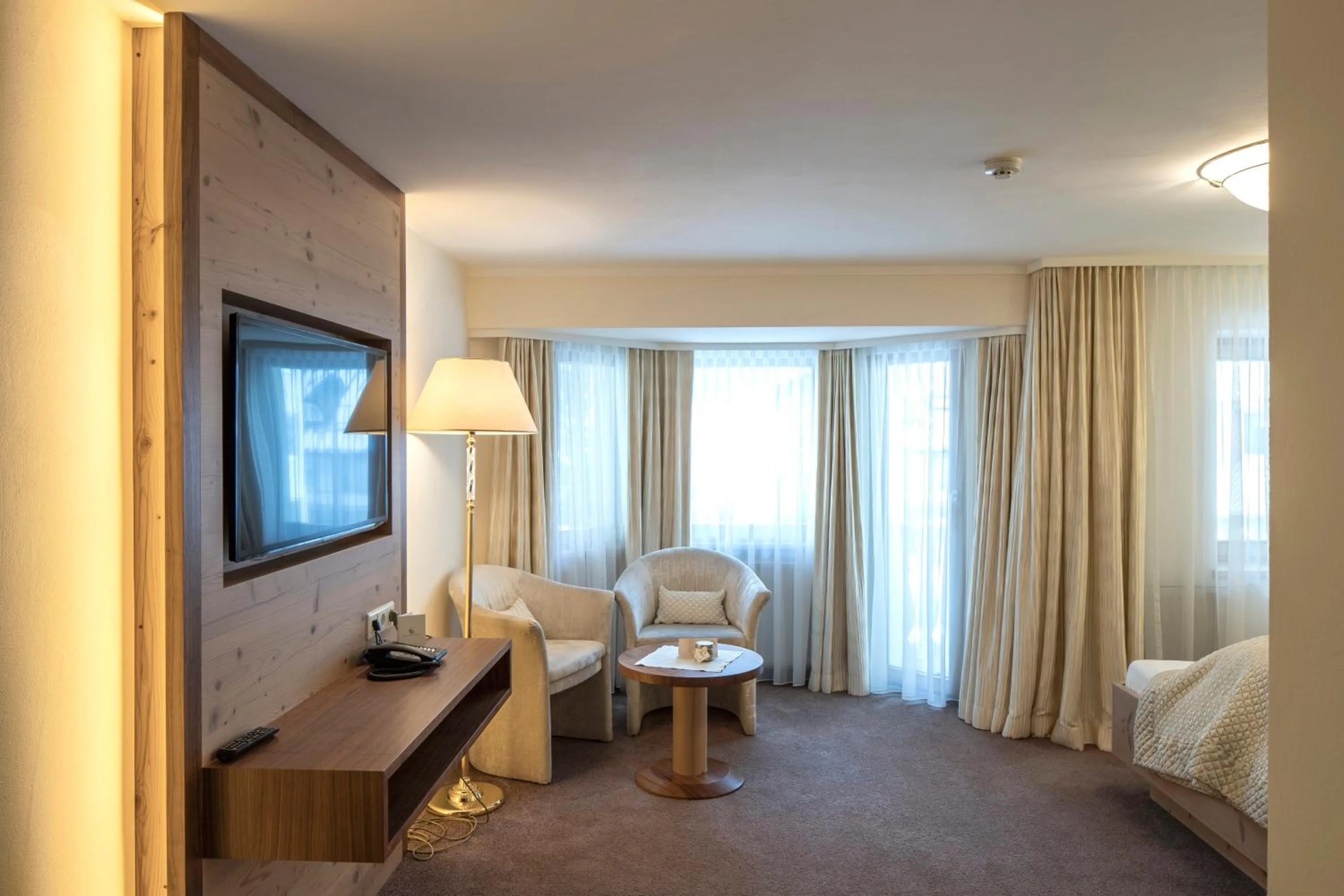 Photo of the whole room, Bed in Superior Hotel Post Ischgl