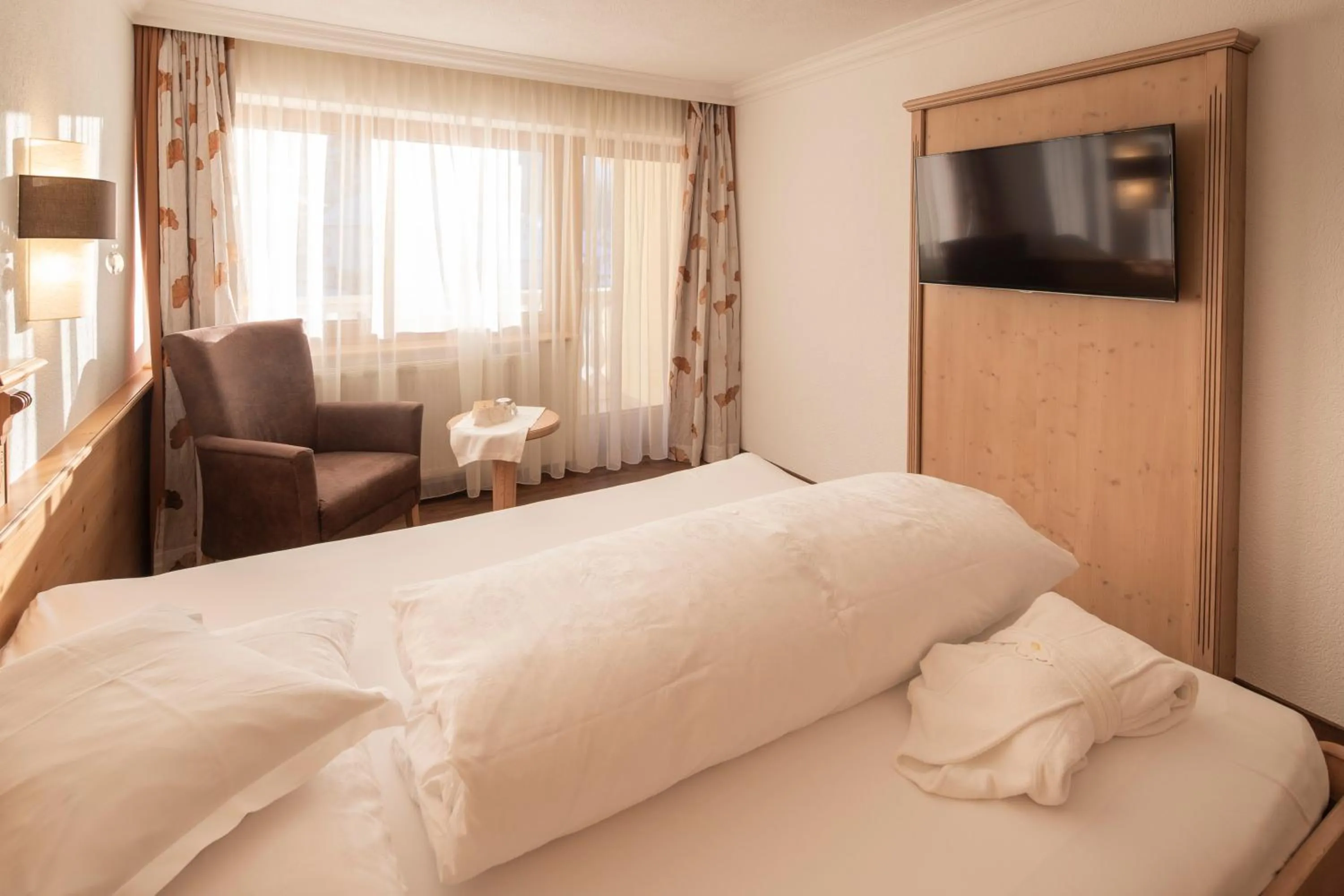 TV and multimedia, Bed in Superior Hotel Post Ischgl