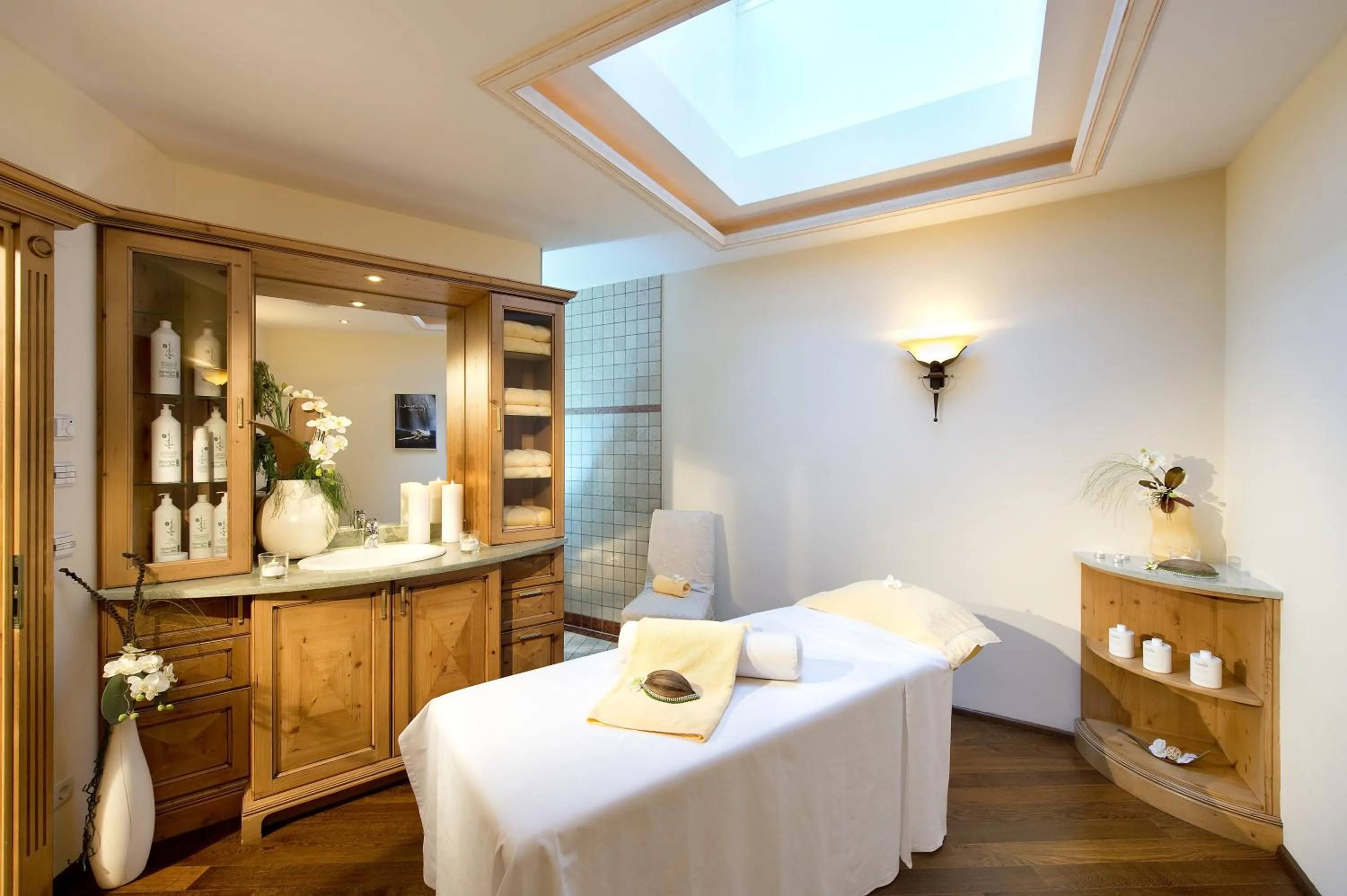 Spa and wellness centre/facilities, Bed in Superior Hotel Post Ischgl