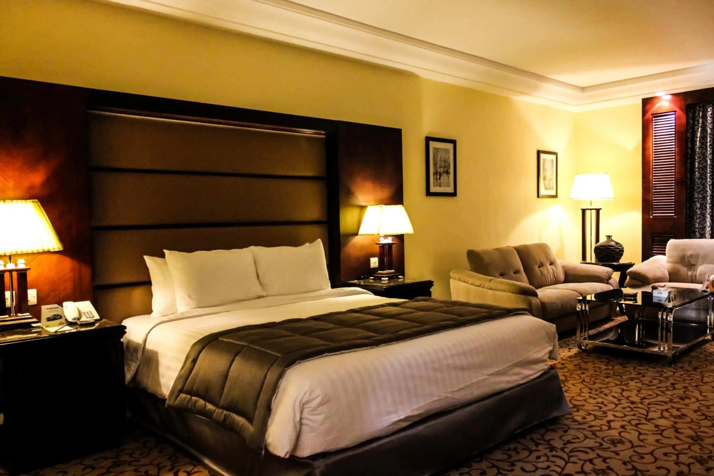 Bed in Days Inn Hotel & Suites Amman