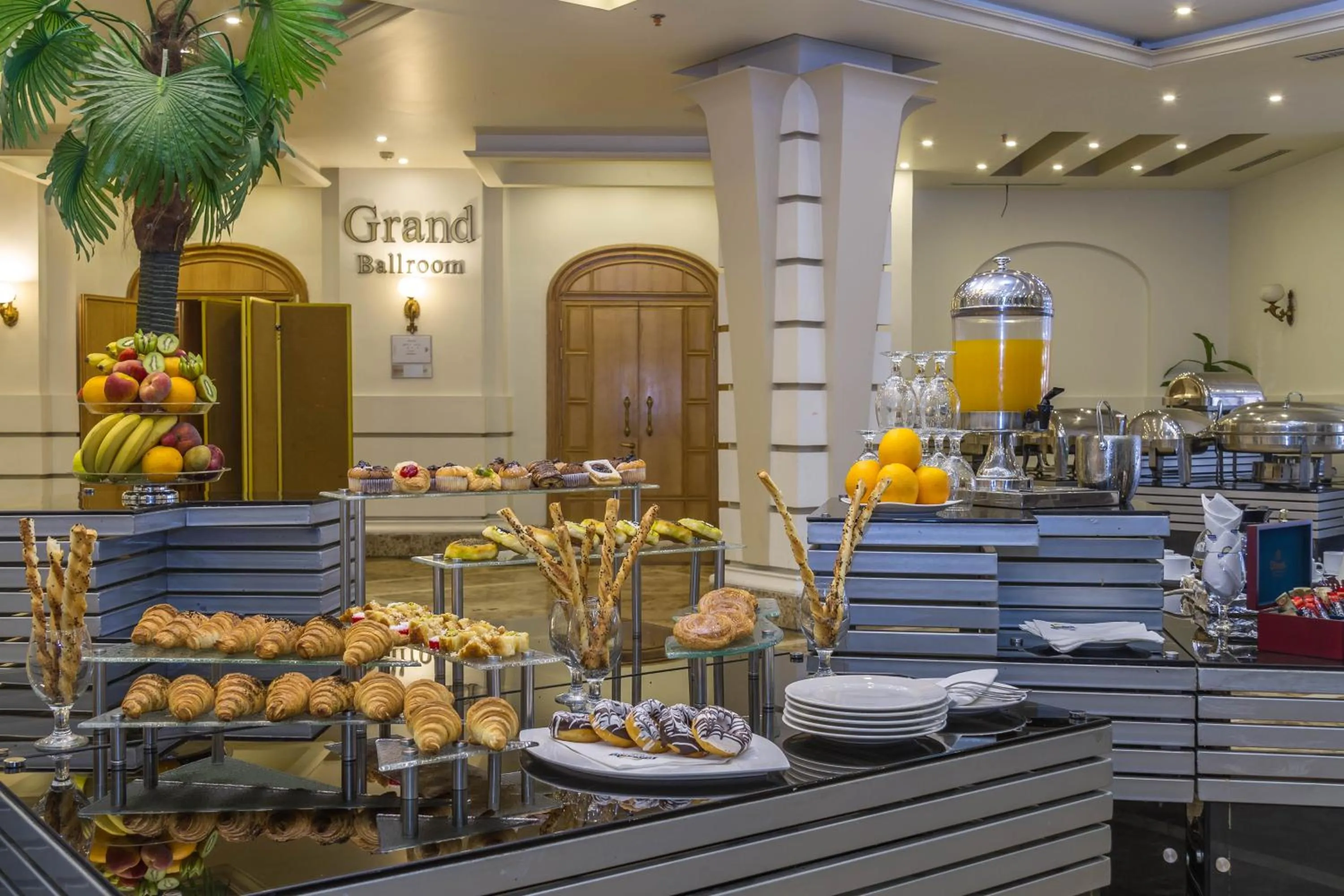 Restaurant/places to eat, Food in Days Inn Hotel & Suites Amman