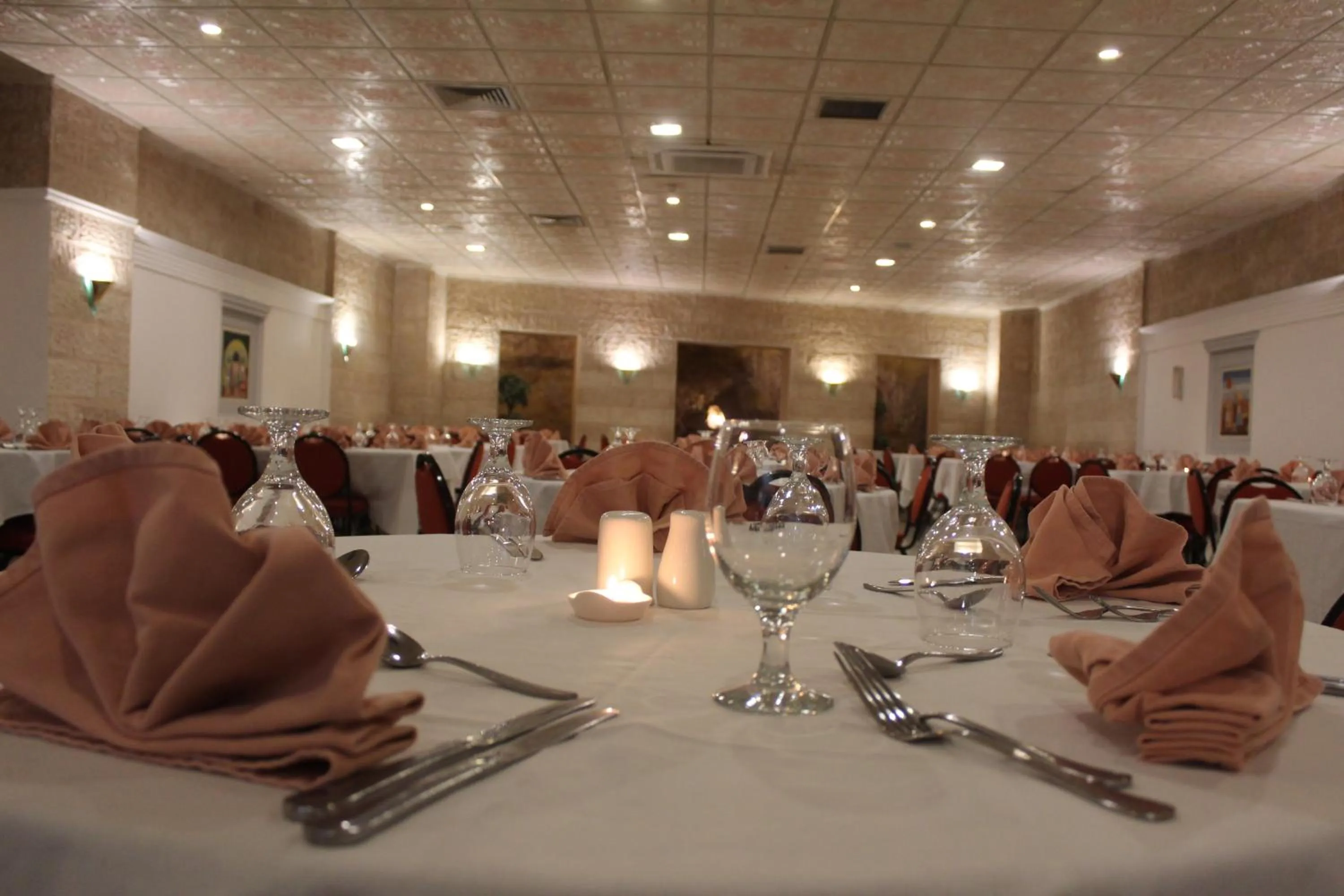 Restaurant/places to eat in Edom Hotel