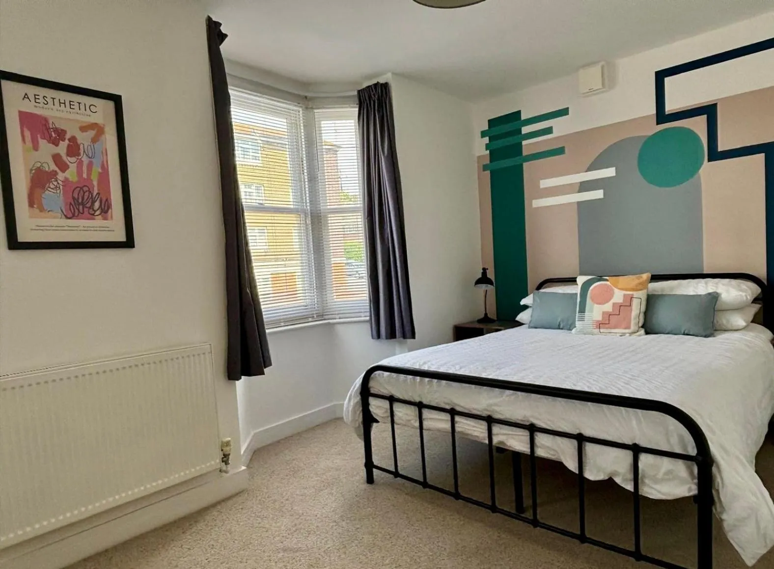 Bed in Kemp Town Sea View Balcony Apartment