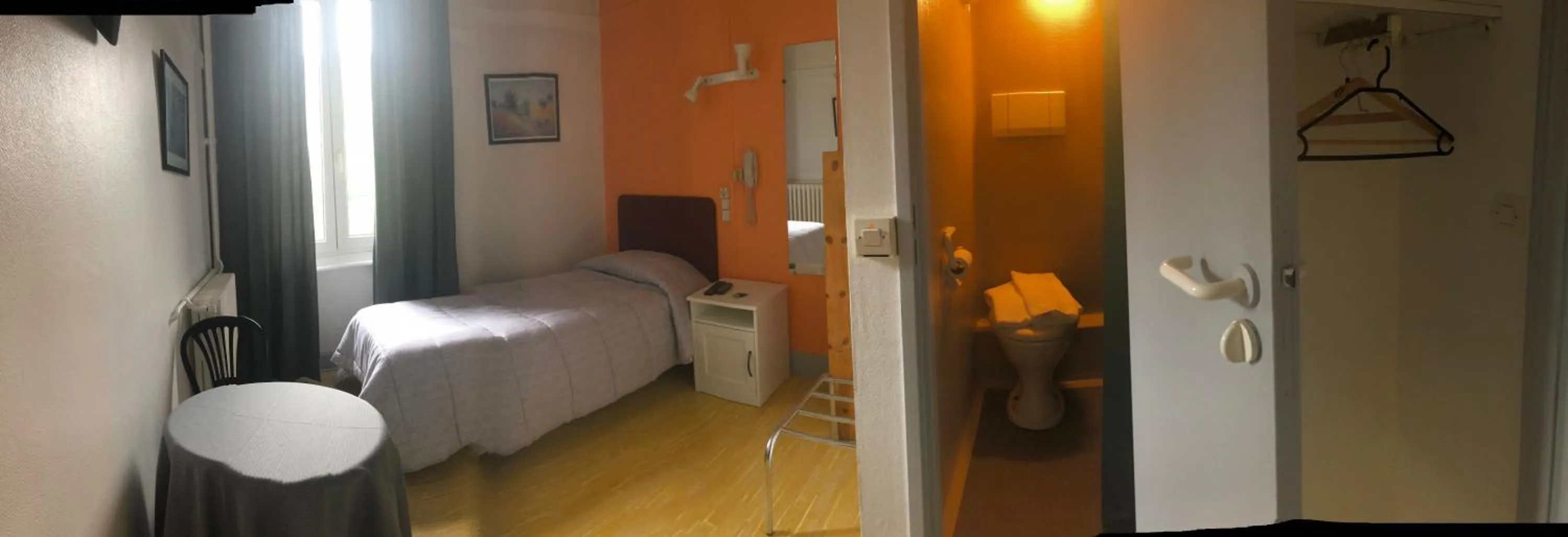 Bed in Hôtel De Paris