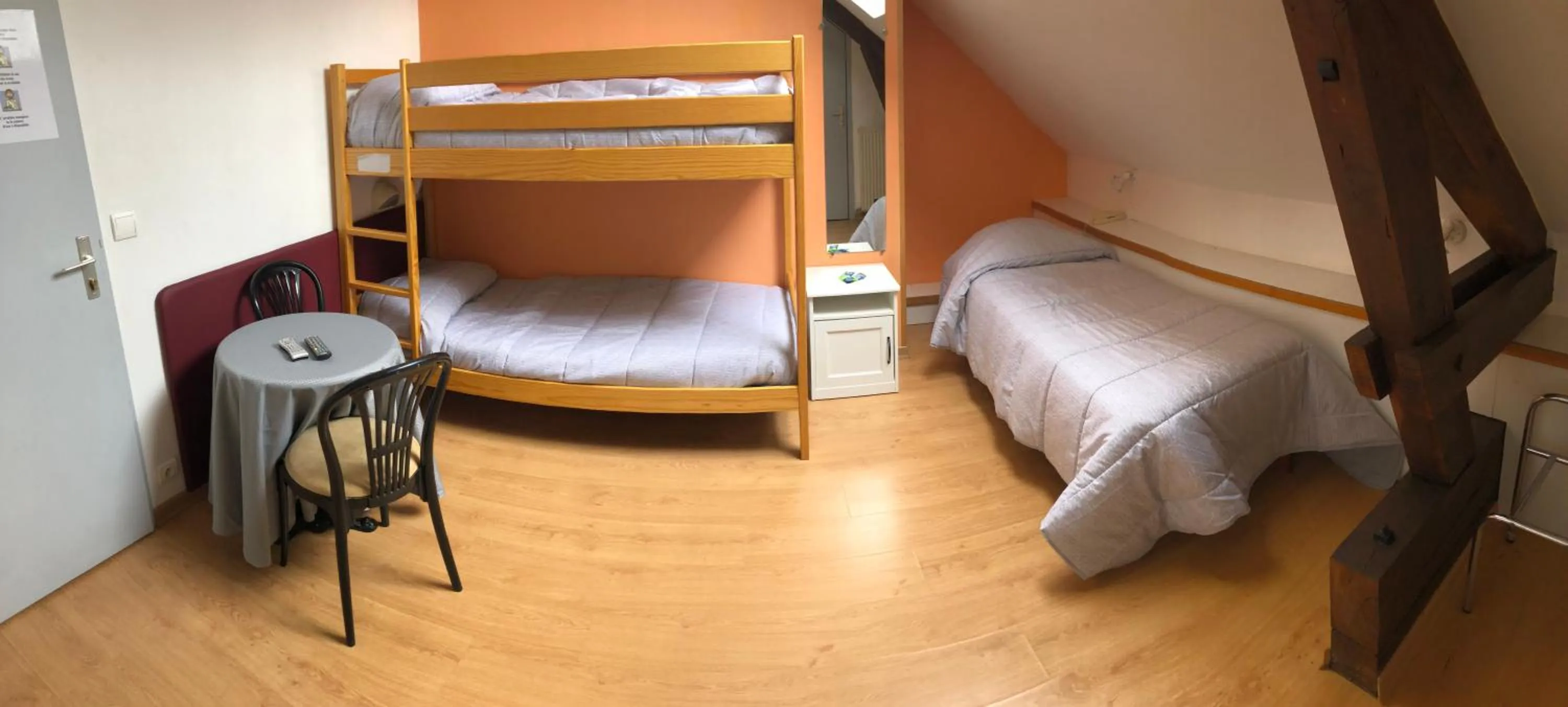 bunk bed, Bed in Hôtel De Paris