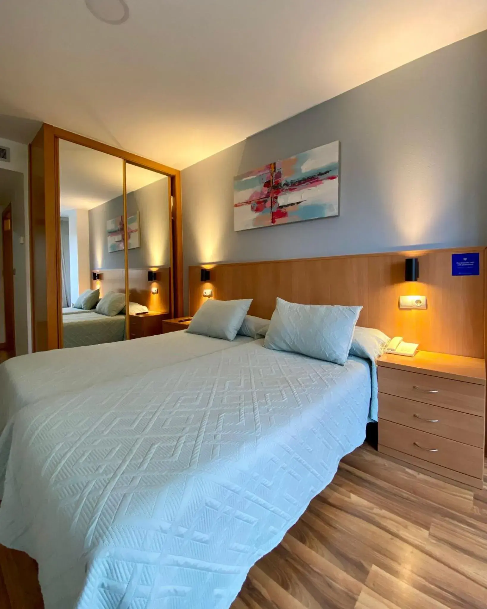 Twin Room in Hostal RIO SELMO Twin Room in Hostal RIO SELMO